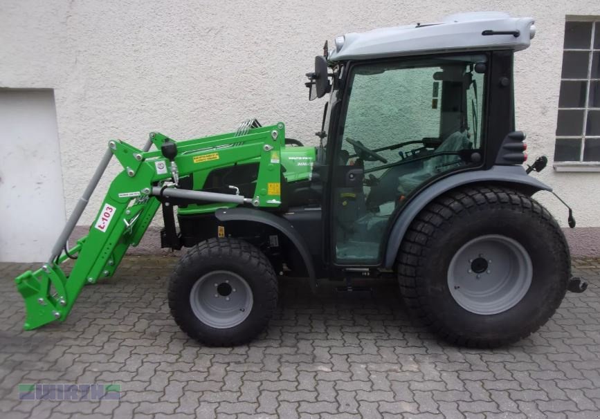 Traktor des Typs Deutz-Fahr 3060 A, Vorführer 25 Std, mit Frontlader und Rasenbereifung, Neumaschine in Buchdorf (Bild 1)