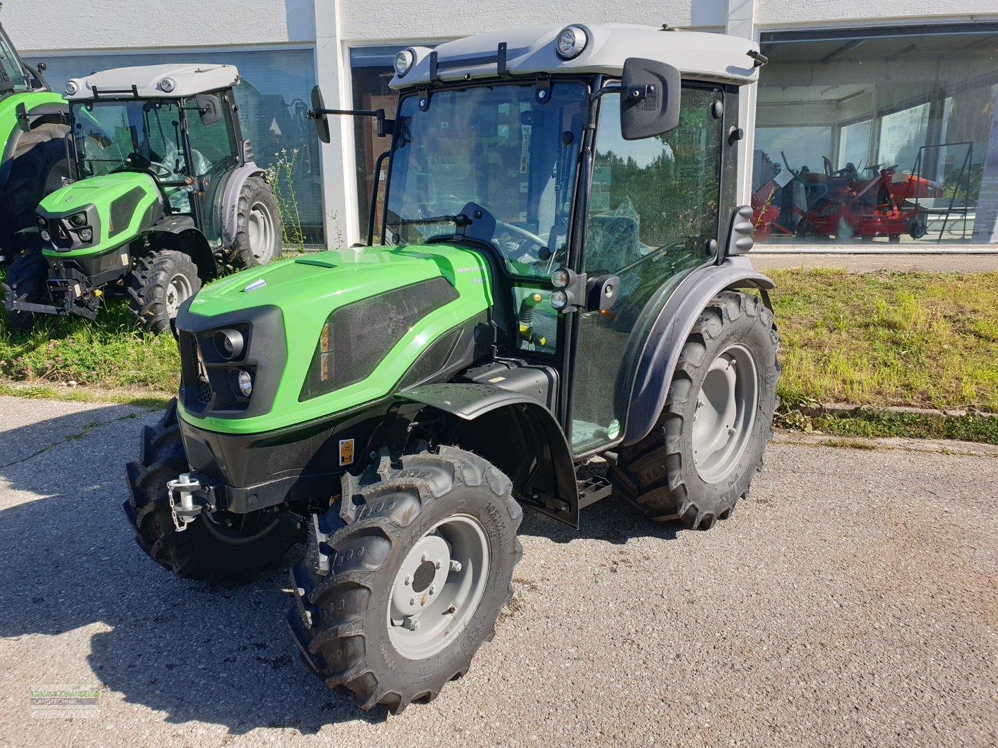 Traktor van het type Deutz-Fahr 3060 -Aktion Ernteschlussverkauf-, Neumaschine in Diessen (Foto 1)