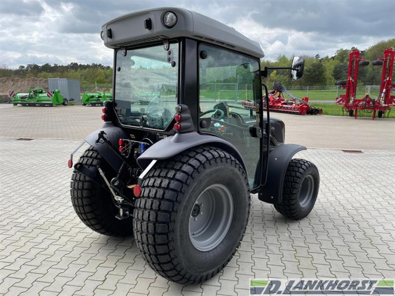 Traktor tipa Deutz-Fahr 3060 (B) Matt-Black, Neumaschine u Neuenhaus (Slika 5)