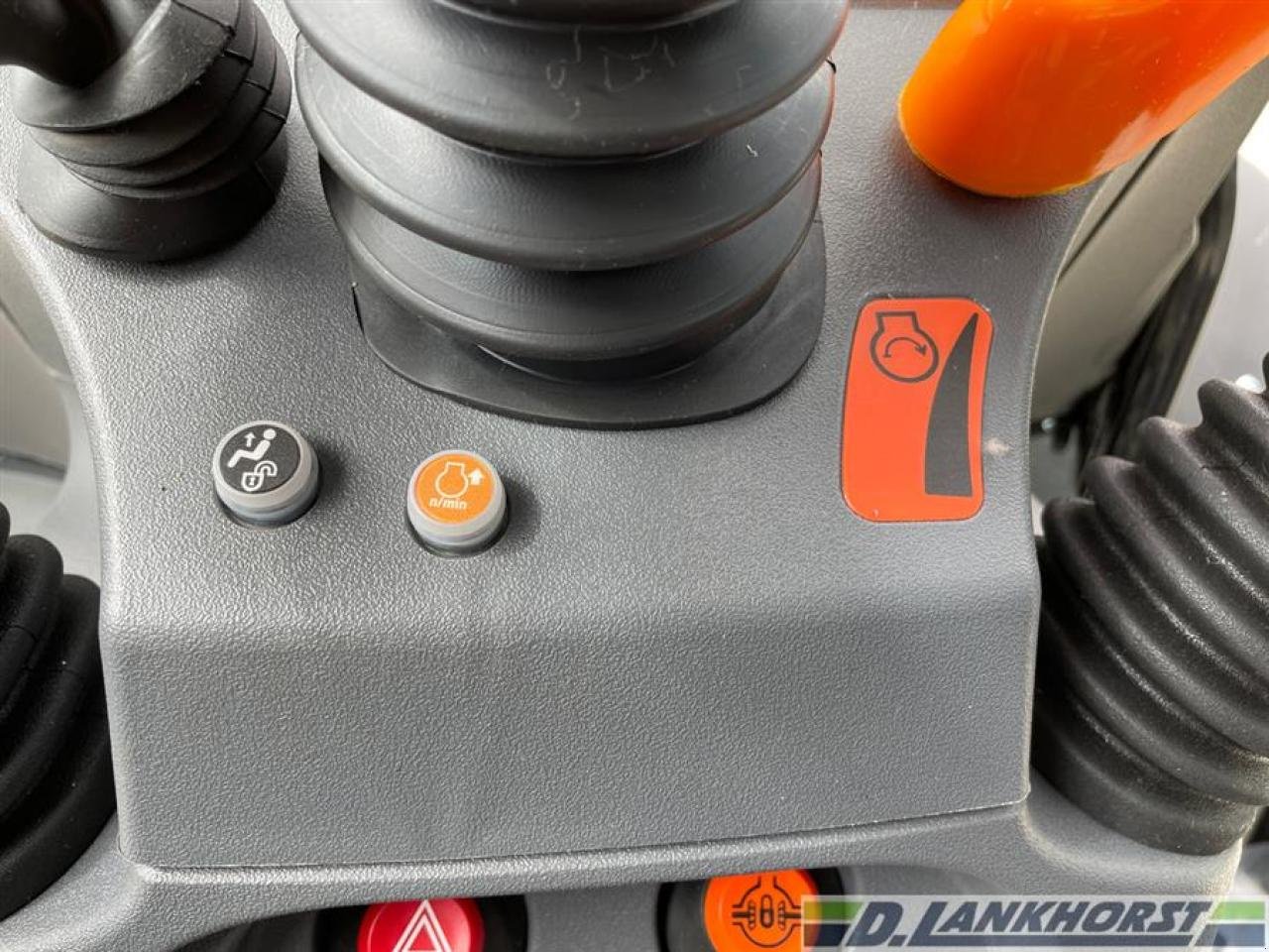 Traktor tipa Deutz-Fahr 3060 (B) Matt-Black, Neumaschine u Neuenhaus (Slika 19)