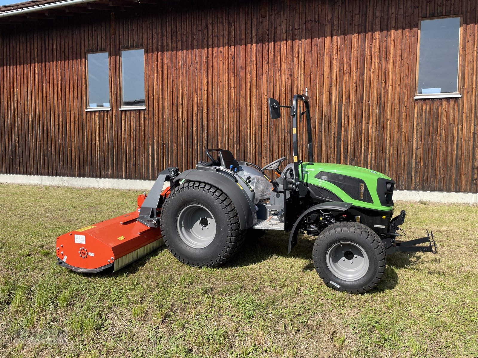 Traktor Türe ait Deutz-Fahr 3060 Pflegetraktor mit Mulchgerät, Neumaschine içinde Ebenhofen (resim 5)