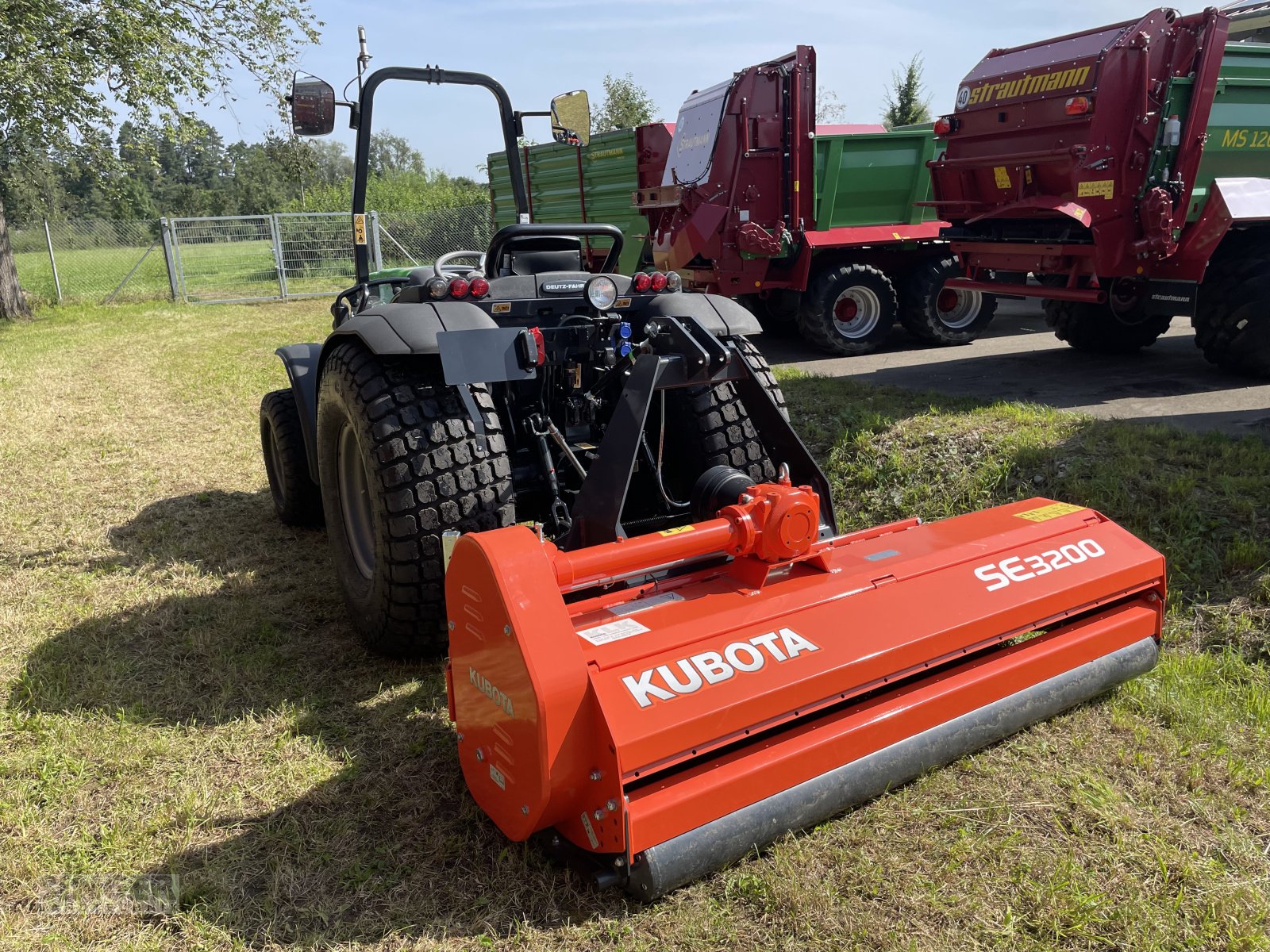 Traktor Türe ait Deutz-Fahr 3060 Pflegetraktor mit Mulchgerät, Neumaschine içinde Ebenhofen (resim 8)