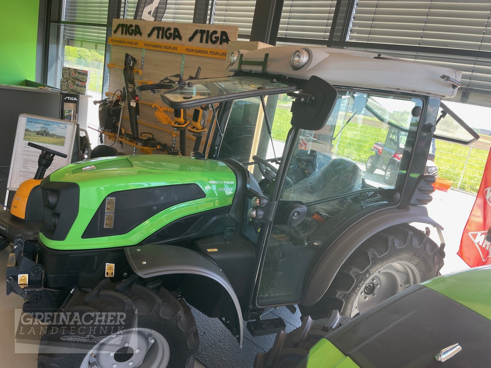 Traktor of the type Deutz-Fahr 3060, Neumaschine in Pfullendorf (Picture 3)