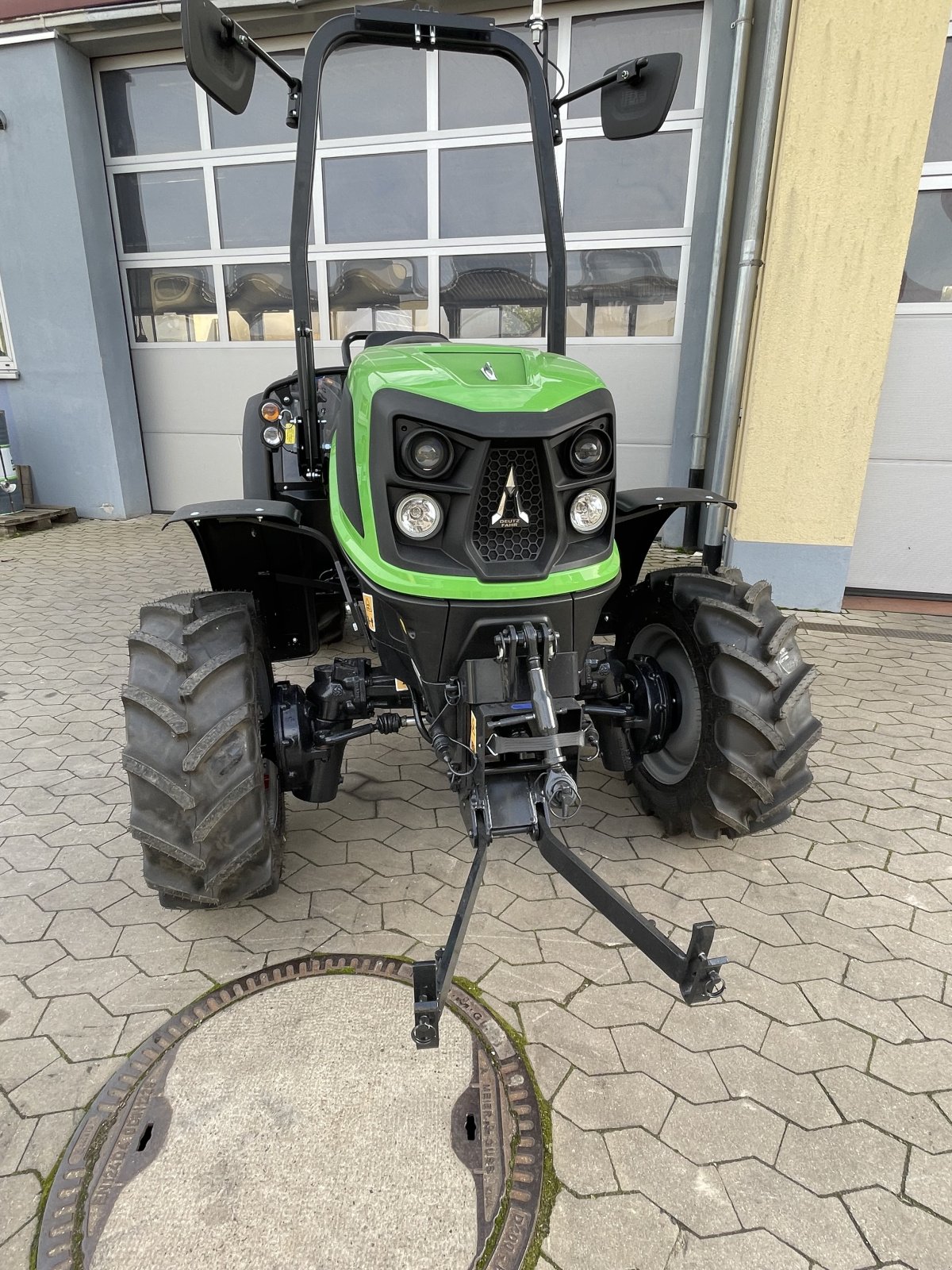 Traktor tipa Deutz-Fahr 3060, Neumaschine u Nürnberg (Slika 9)