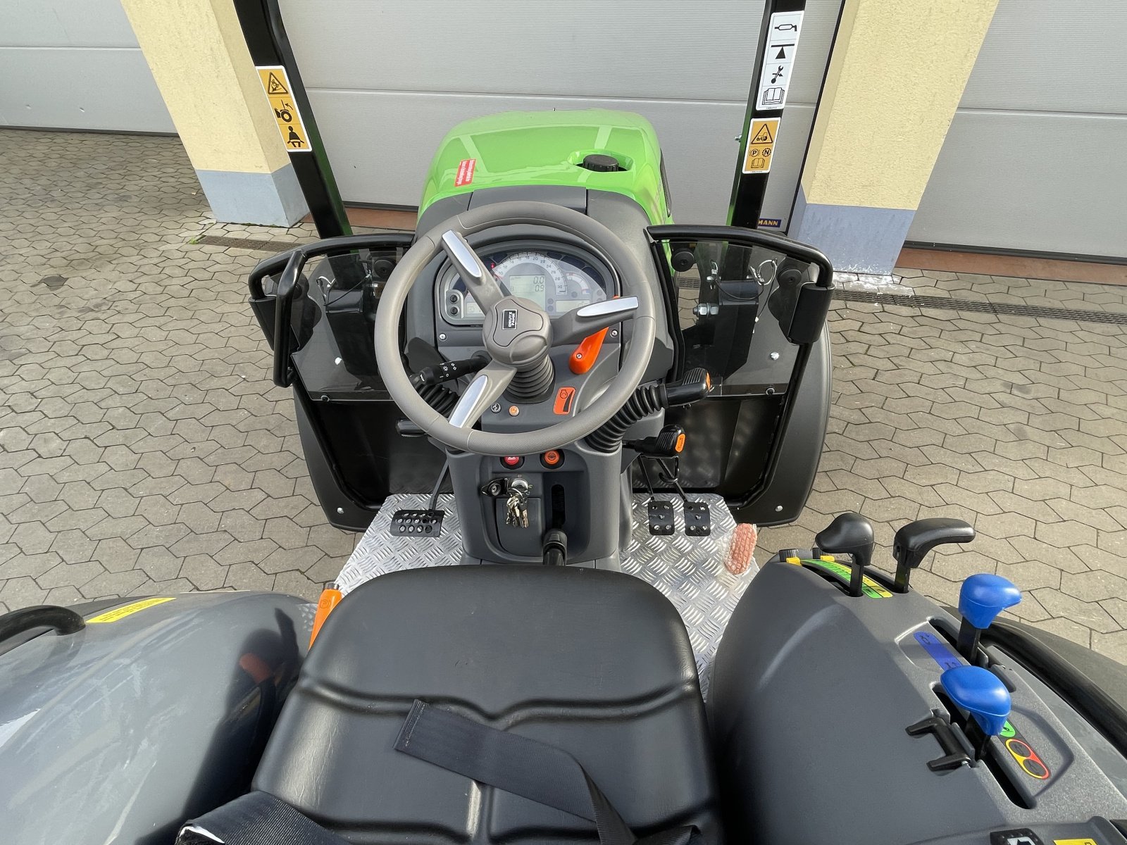 Traktor tip Deutz-Fahr 3060, Neumaschine in Nürnberg (Poză 14)