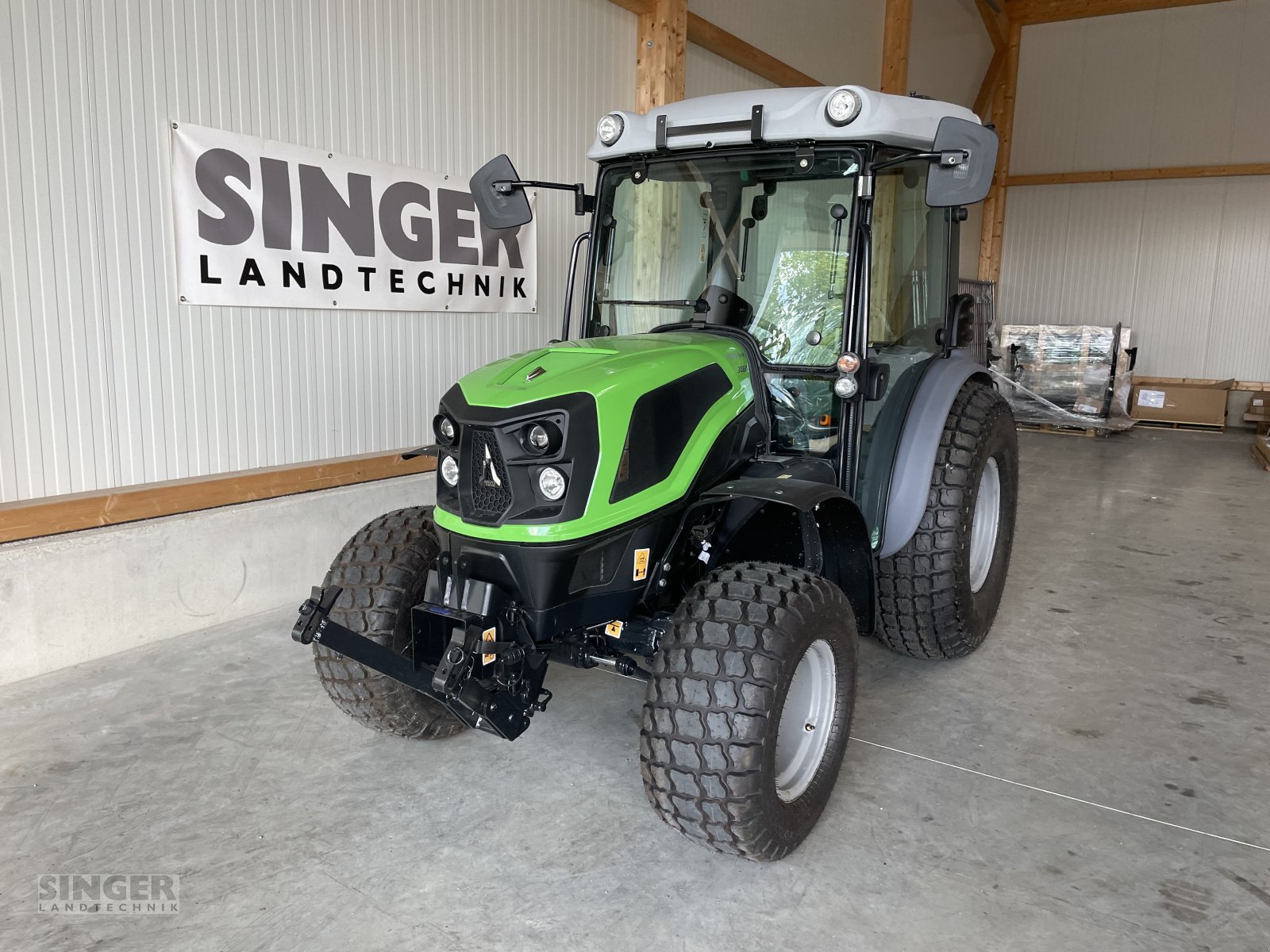 Traktor van het type Deutz-Fahr 3060, Neumaschine in Ebenhofen (Foto 1)