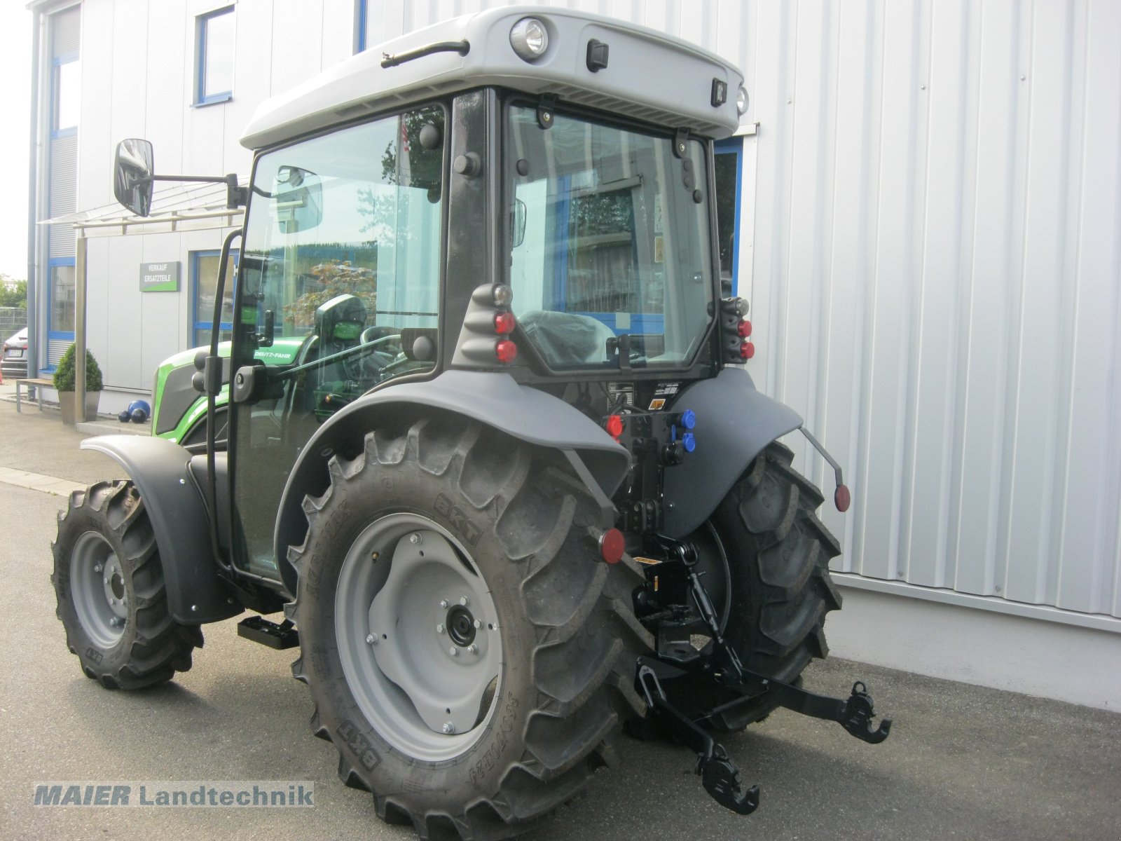 Traktor of the type Deutz-Fahr 3060, Neumaschine in Dieterskirchen (Picture 4)