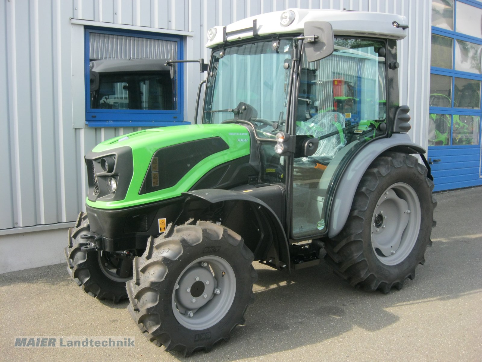 Traktor of the type Deutz-Fahr 3060, Neumaschine in Dieterskirchen (Picture 1)