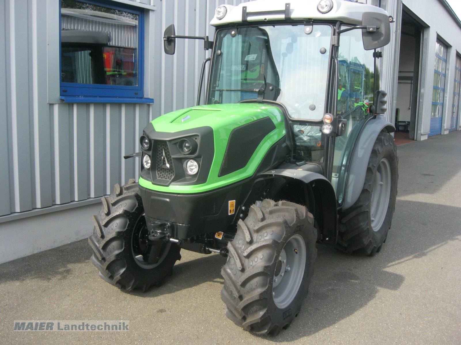 Traktor of the type Deutz-Fahr 3060, Neumaschine in Dieterskirchen (Picture 2)