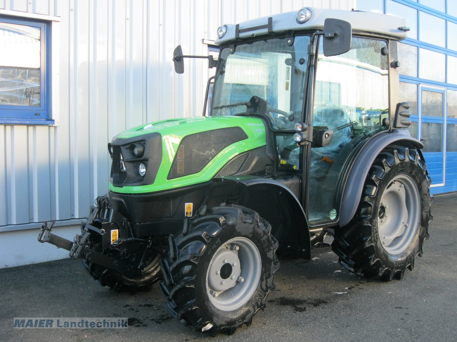 Traktor of the type Deutz-Fahr 3060, Neumaschine in Dieterskirchen (Picture 1)