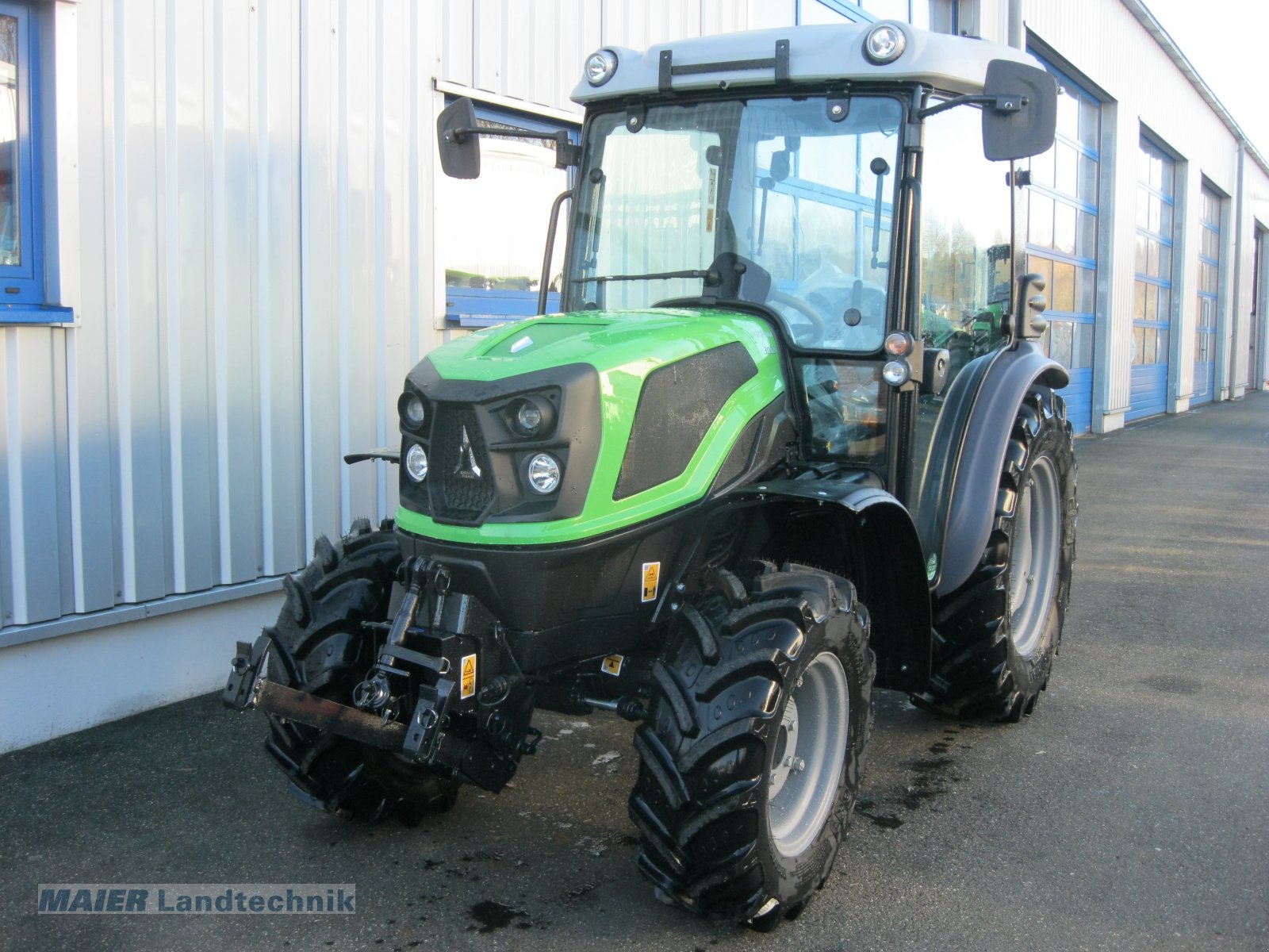 Traktor of the type Deutz-Fahr 3060, Neumaschine in Dieterskirchen (Picture 2)