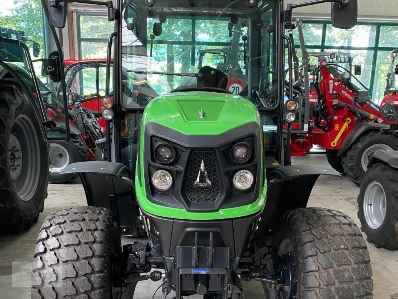 Traktor of the type Deutz-Fahr 3060, Neumaschine in Eslohe–Bremke (Picture 1)