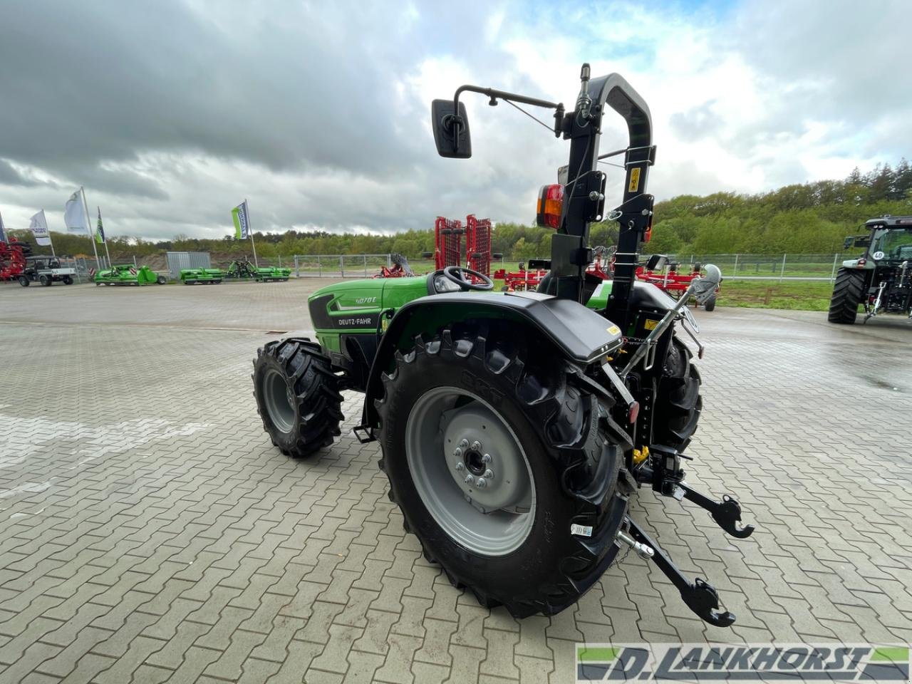 Traktor des Typs Deutz-Fahr 4070 E (B), Neumaschine in Neuenhaus (Bild 4)