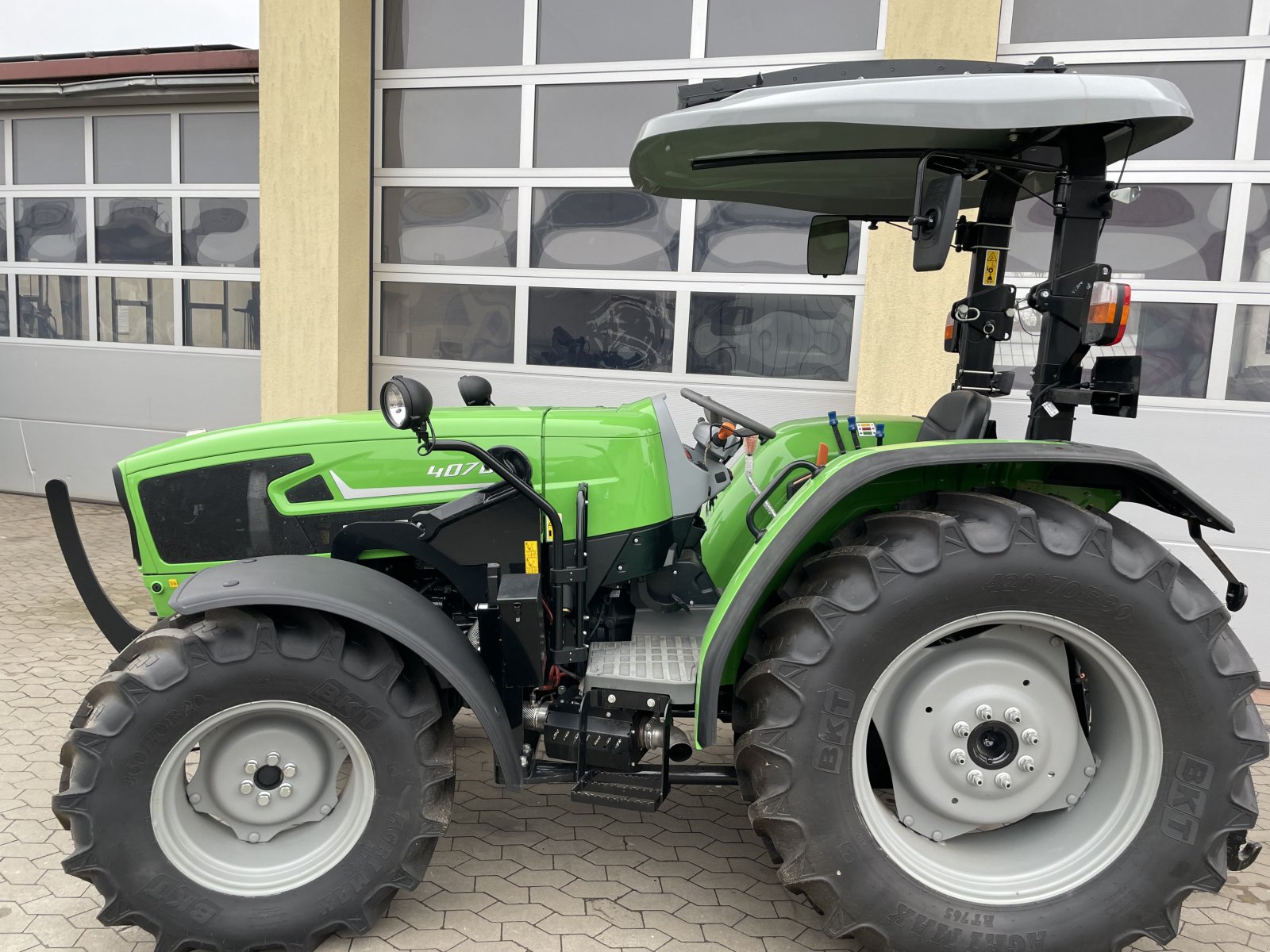 Traktor za tip Deutz-Fahr 4070 E GS, Neumaschine u Nürnberg (Slika 3)