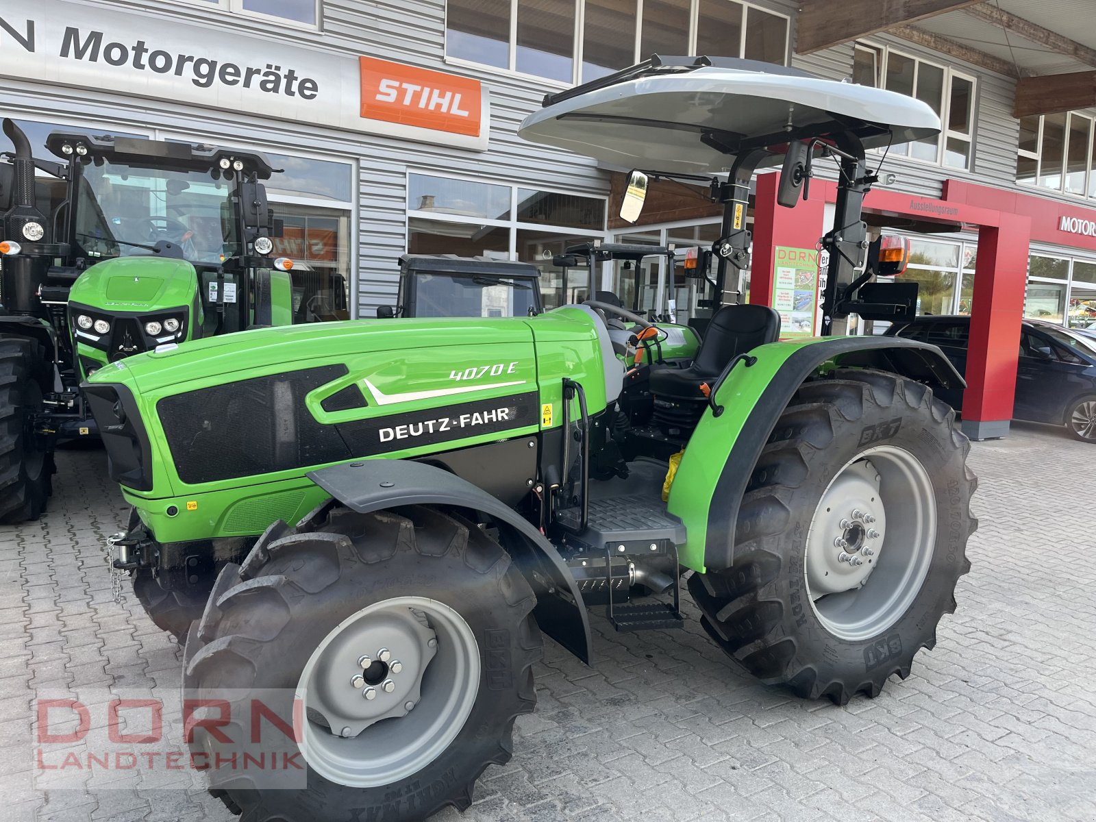 Traktor van het type Deutz-Fahr 4070 E GS, Neumaschine in Bruckberg (Foto 2)