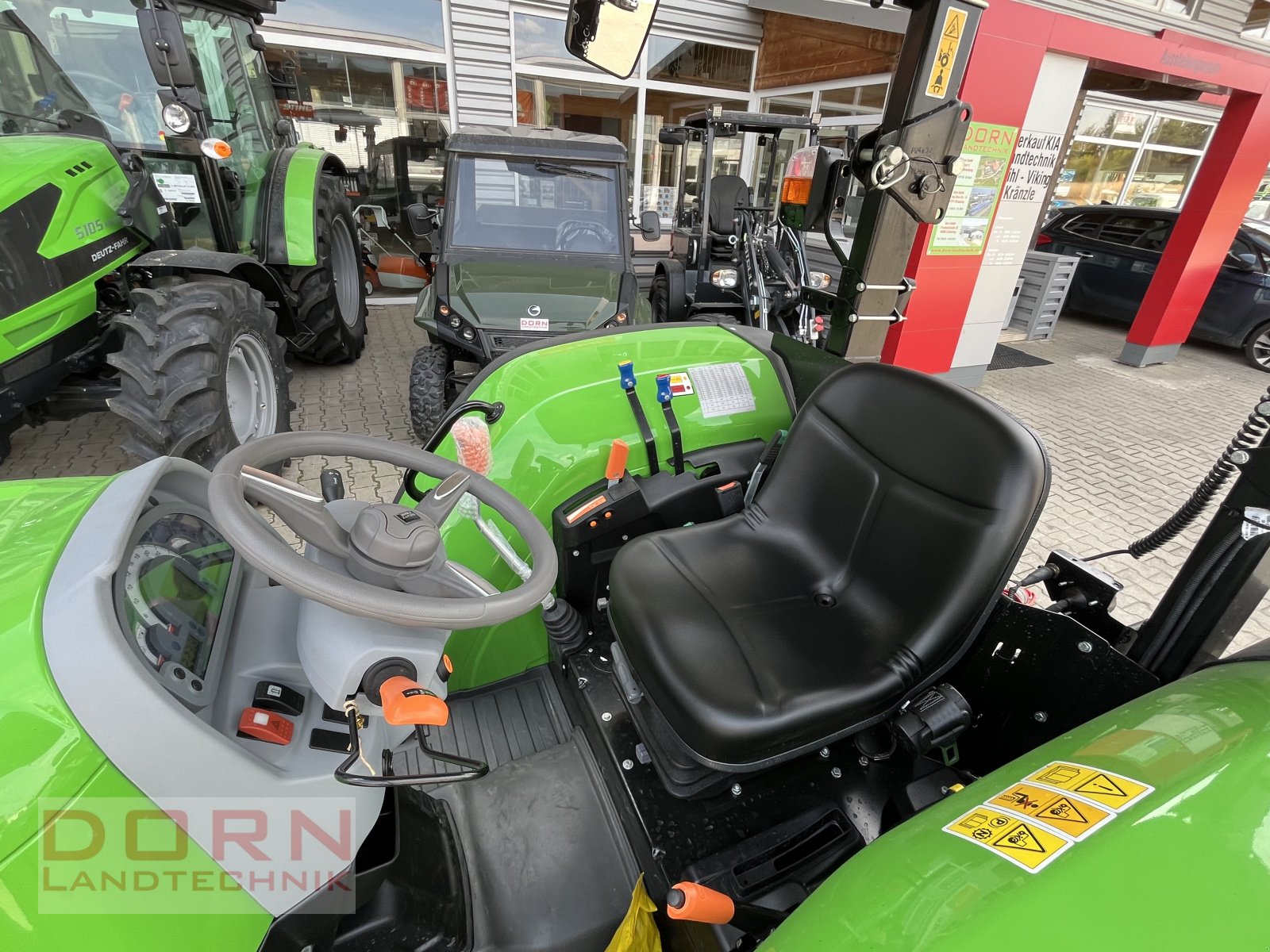 Traktor des Typs Deutz-Fahr 4070 E GS, Neumaschine in Bruckberg (Bild 5)