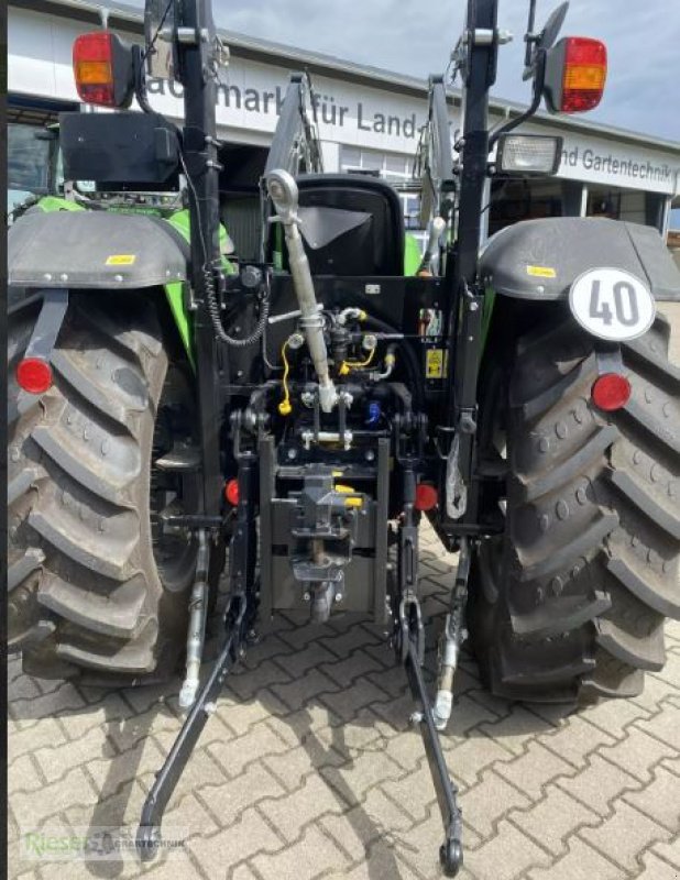 Traktor of the type Deutz-Fahr 4070 E mit Industrielader und Anbauteile sowie auf Wunsch mit Kabine, Gebrauchtmaschine in Nördlingen (Picture 3)