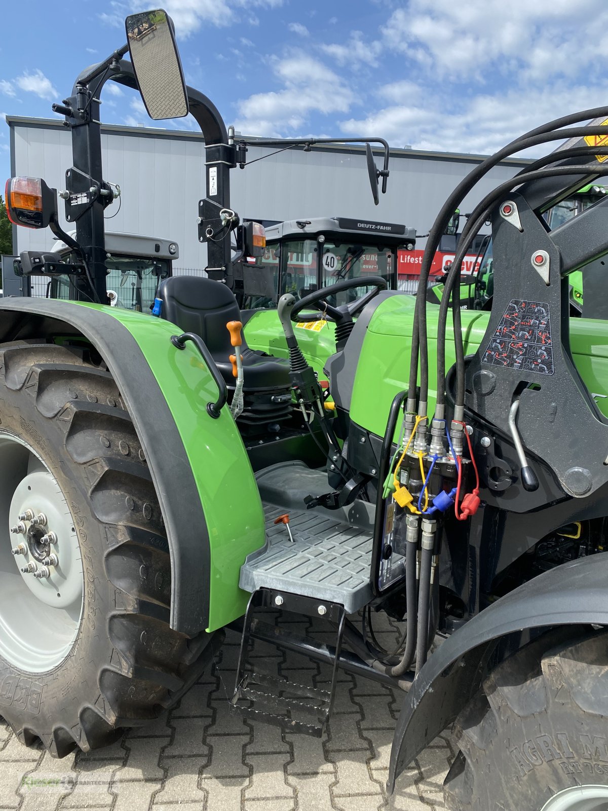 Traktor del tipo Deutz-Fahr 4070 E mit Industrielader und Anbauteile, Gebrauchtmaschine en Nördlingen (Imagen 2)