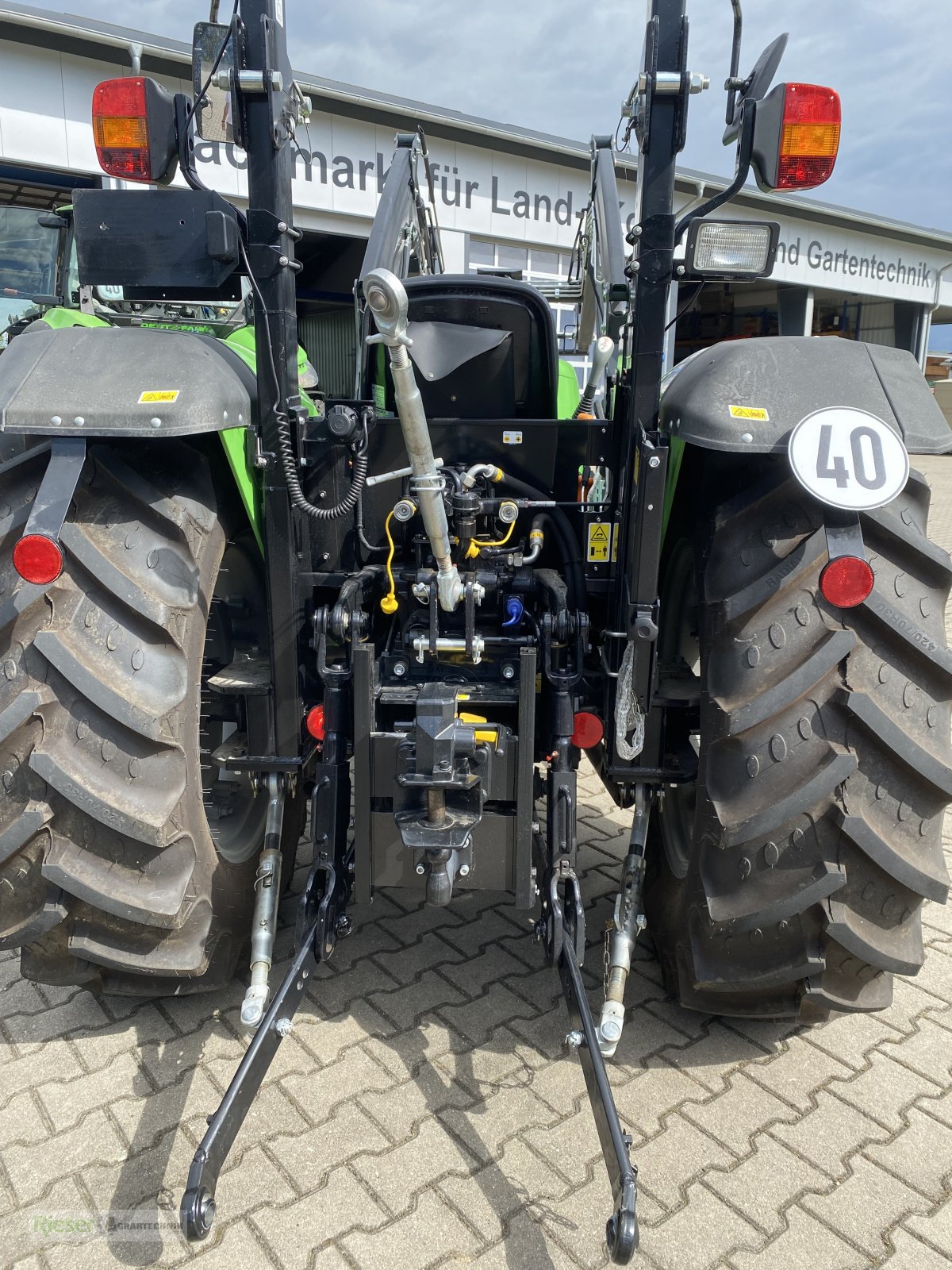 Traktor типа Deutz-Fahr 4070 E mit Industrielader und Anbauteile, Gebrauchtmaschine в Nördlingen (Фотография 6)