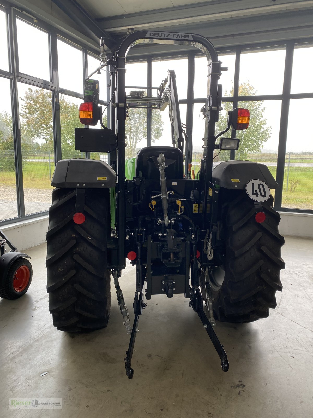 Traktor del tipo Deutz-Fahr 4070 E mit Kabine und Industrielader, Neumaschine In Nördlingen (Immagine 6)