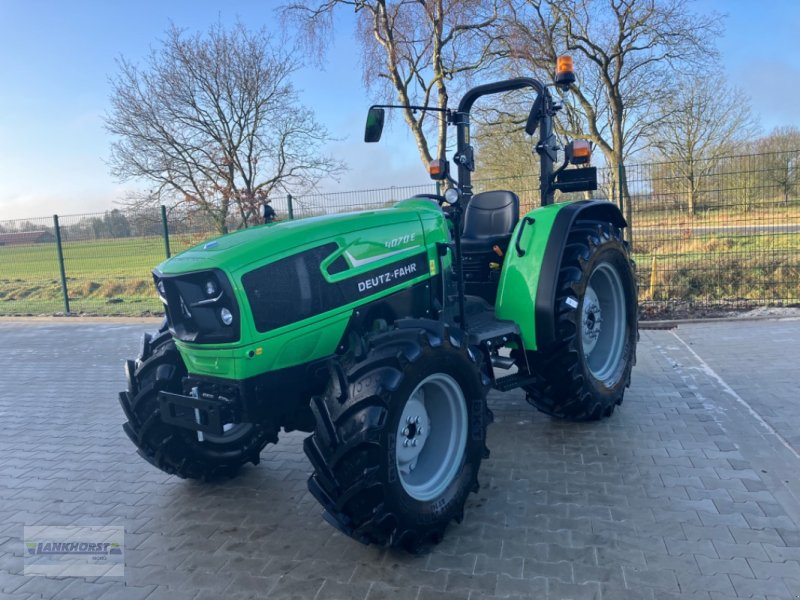 Traktor of the type Deutz-Fahr 4070 E, Neumaschine in Aurich (Picture 1)