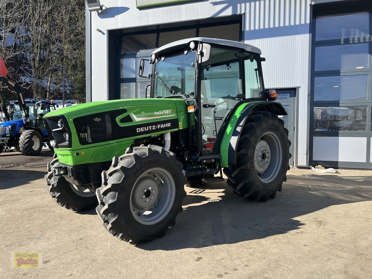 Traktor of the type Deutz-Fahr 4070E, Neumaschine in Kötschach (Picture 1)