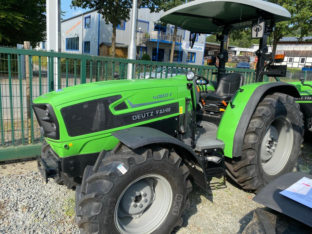 Traktor van het type Deutz-Fahr 4080 E, Neumaschine in Eslohe–Bremke (Foto 2)