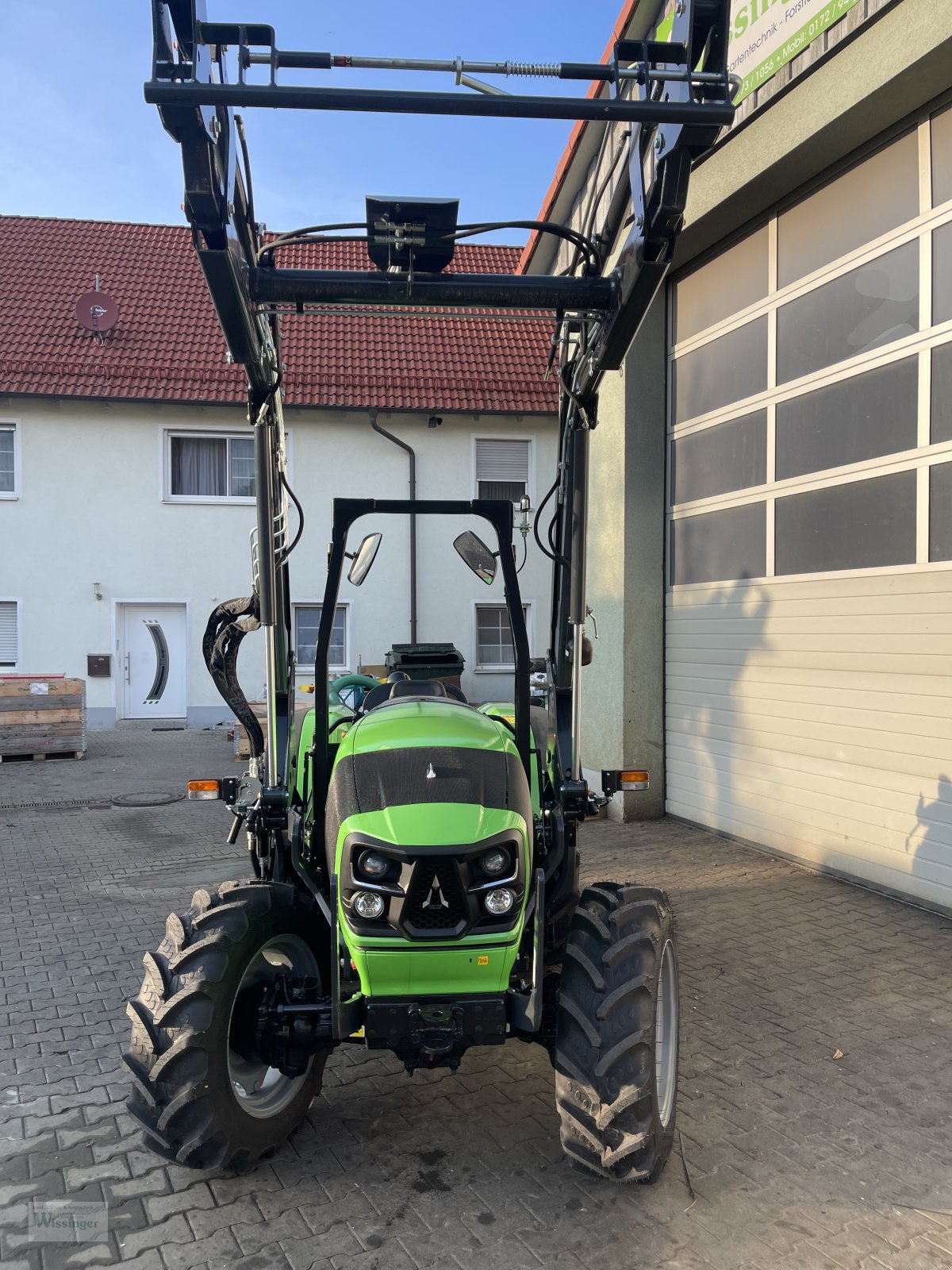 Traktor of the type Deutz-Fahr 5070DF Keyline, Neumaschine in Thalmässing (Picture 2)