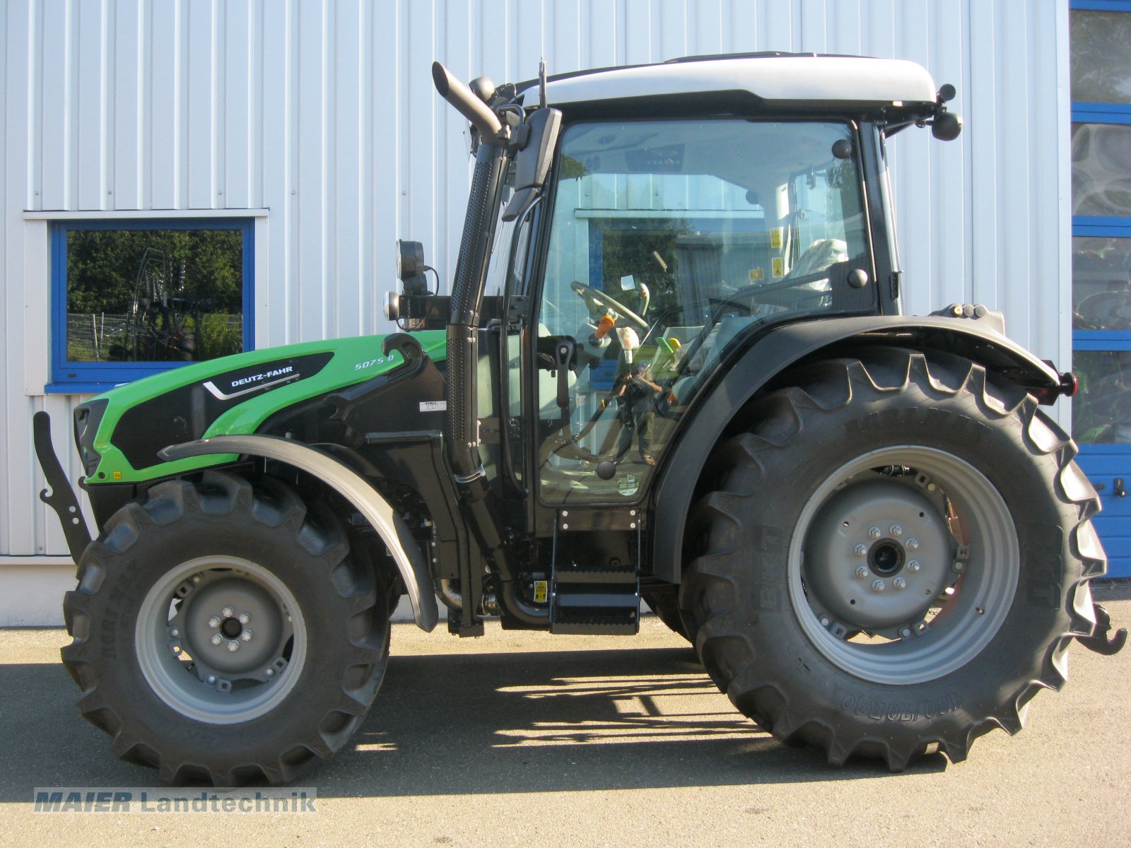 Traktor of the type Deutz-Fahr 5075 D GS, Neumaschine in Dieterskirchen (Picture 2)