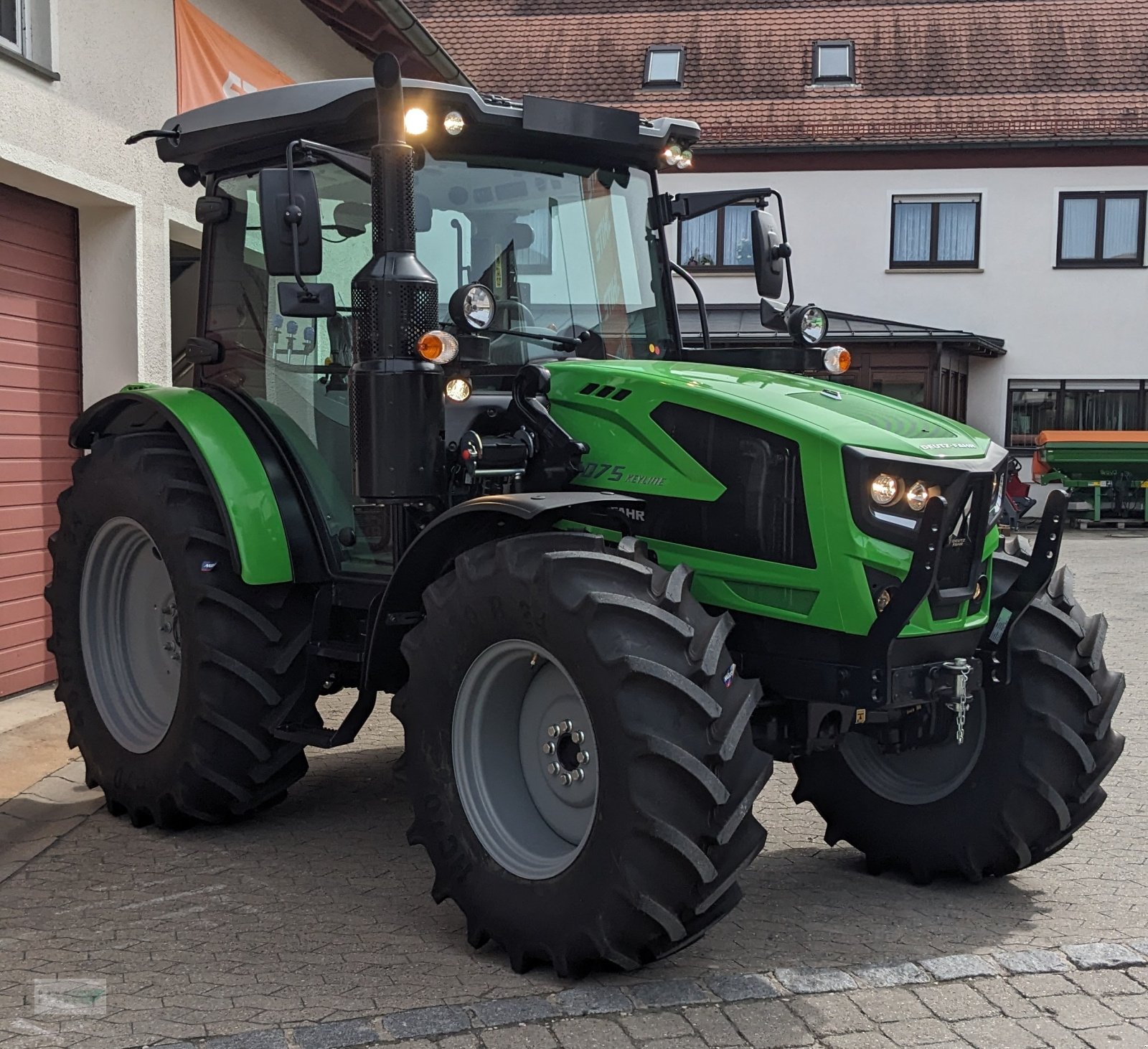 Traktor des Typs Deutz-Fahr 5075 Keyline, Neumaschine in Abenberg (Bild 4)