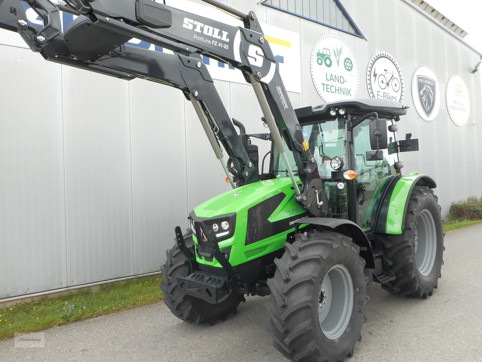 Traktor of the type Deutz-Fahr 5075 Keyline, Neumaschine in Wörnitz (Picture 3)