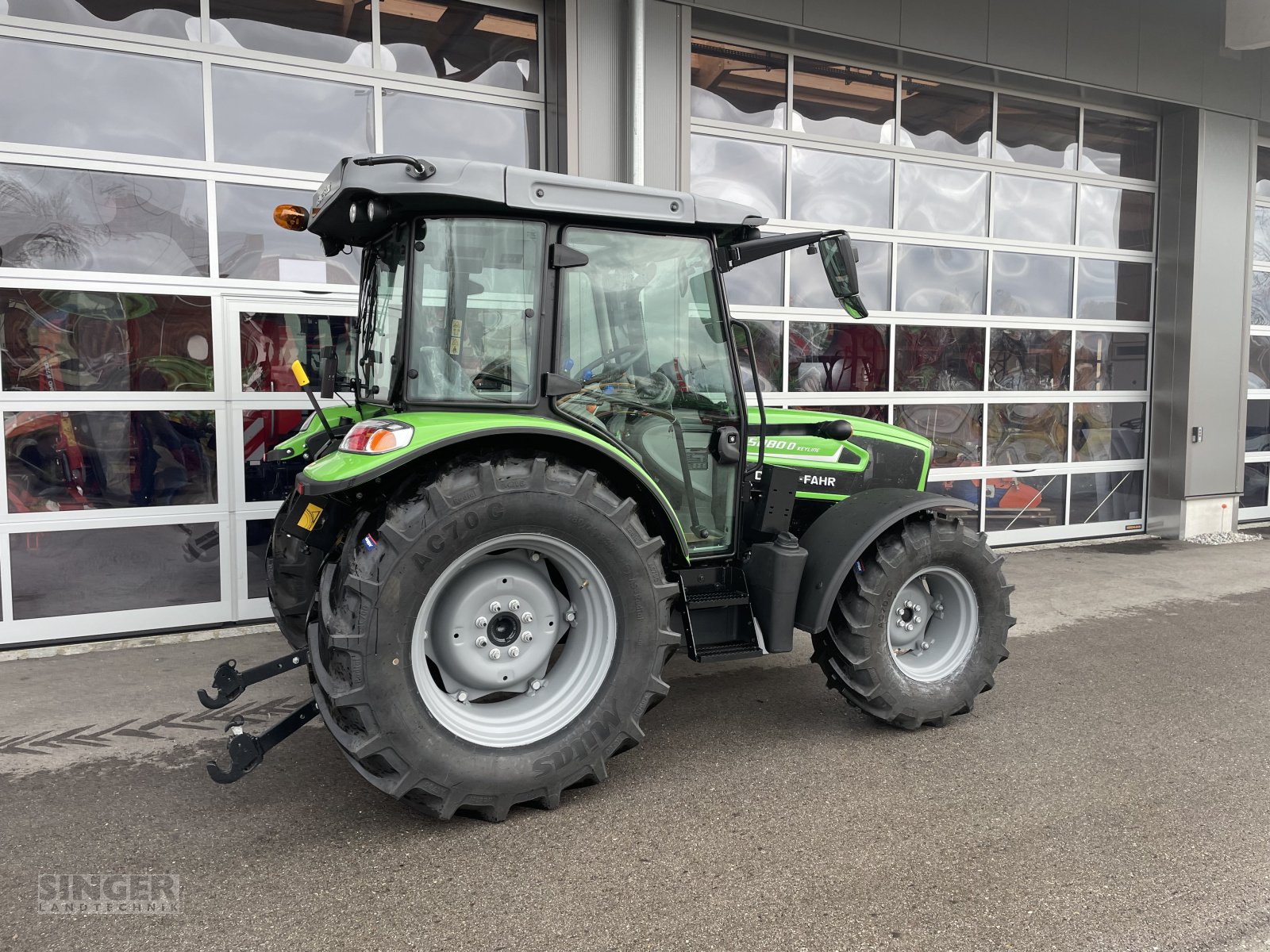 Traktor of the type Deutz-Fahr 5080 D Keyline GS mit Lastschaltung, Neumaschine in Ebenhofen (Picture 4)