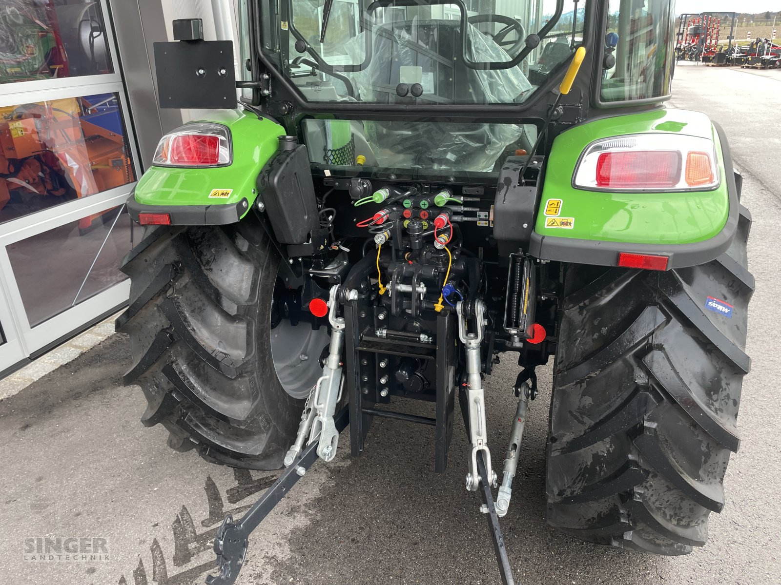 Traktor of the type Deutz-Fahr 5080 D Keyline GS mit Lastschaltung, Neumaschine in Ebenhofen (Picture 6)