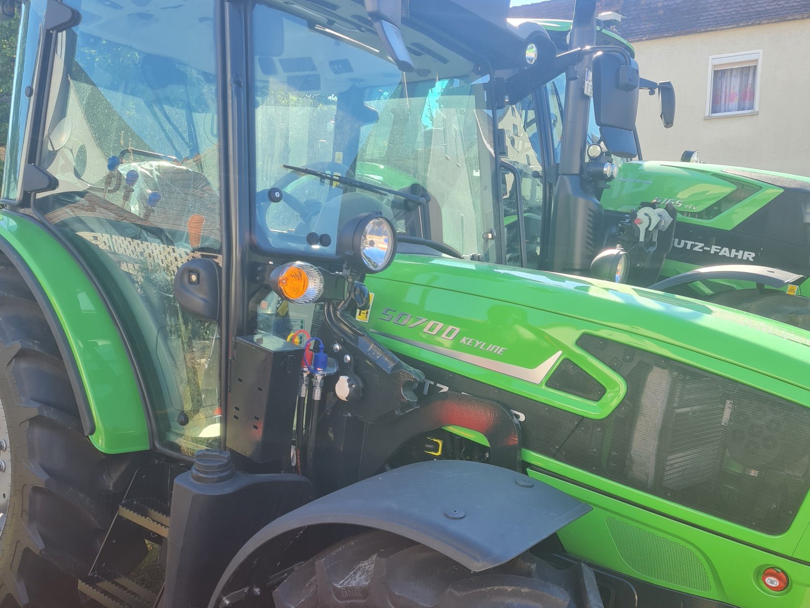 Traktor от тип Deutz-Fahr 5080D Key ***Powershuttle***, Neumaschine в Offenhausen (Снимка 3)