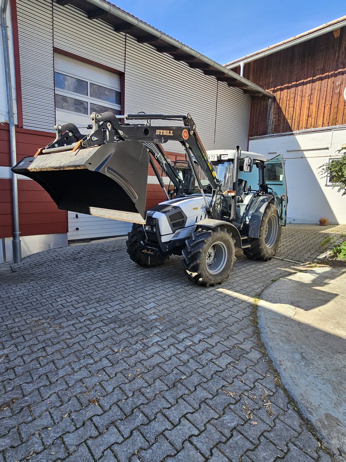 Traktor of the type Deutz-Fahr 5085 D, Gebrauchtmaschine in Passau (Picture 1)