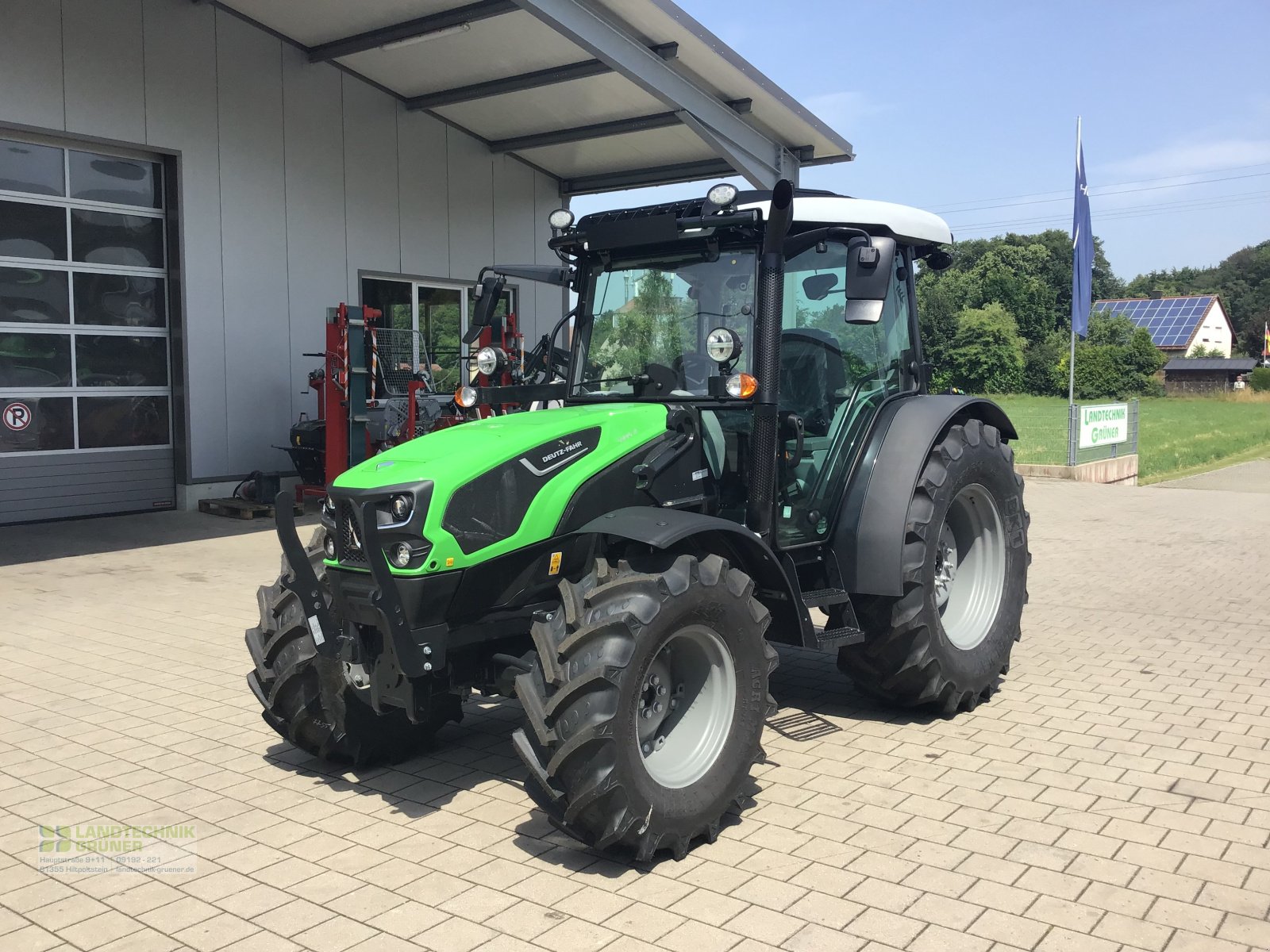 Traktor of the type Deutz-Fahr 5095 D MY 24, Neumaschine in Hiltpoltstein (Picture 1)