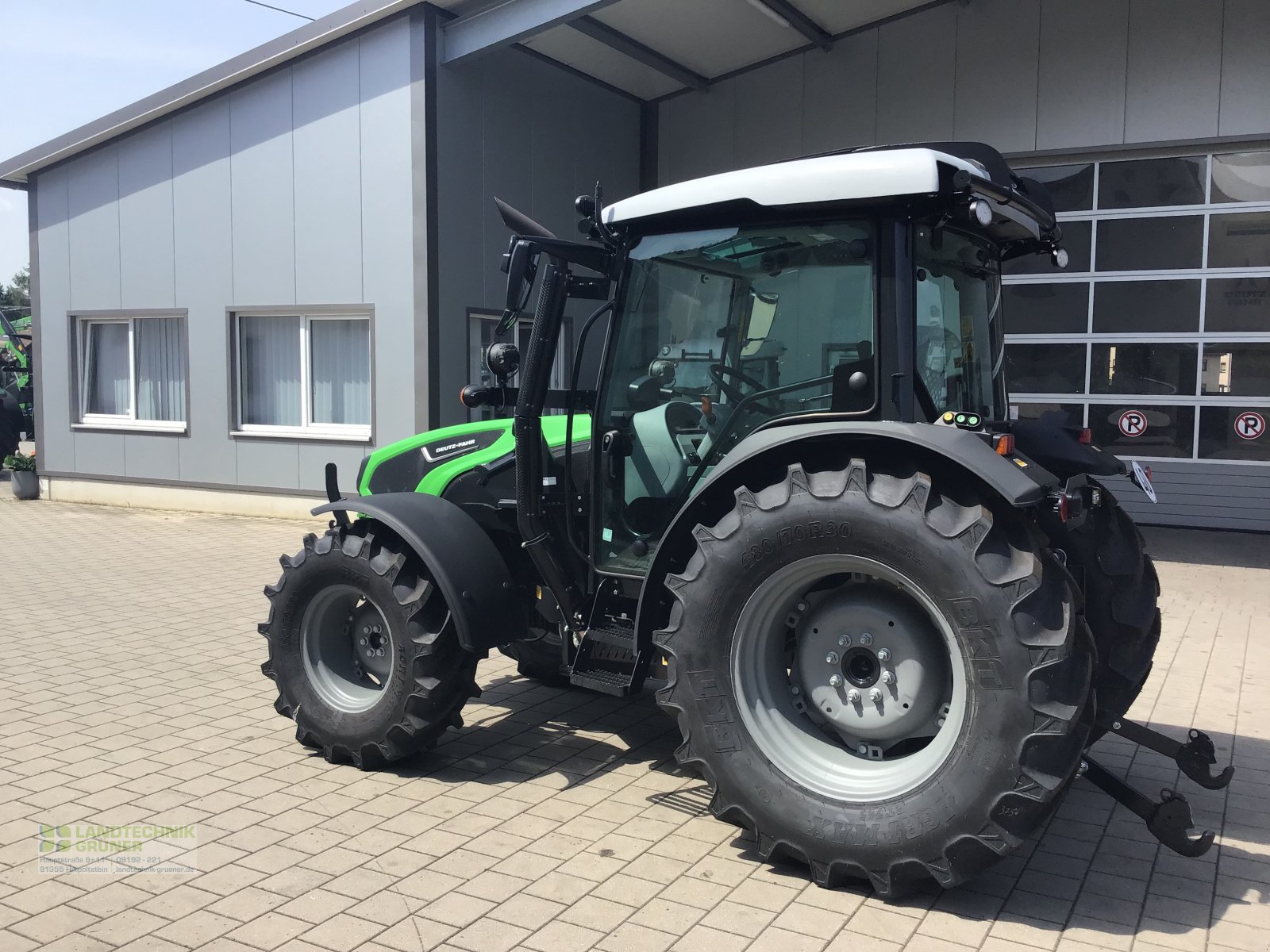 Traktor of the type Deutz-Fahr 5095 D MY 24, Neumaschine in Hiltpoltstein (Picture 3)