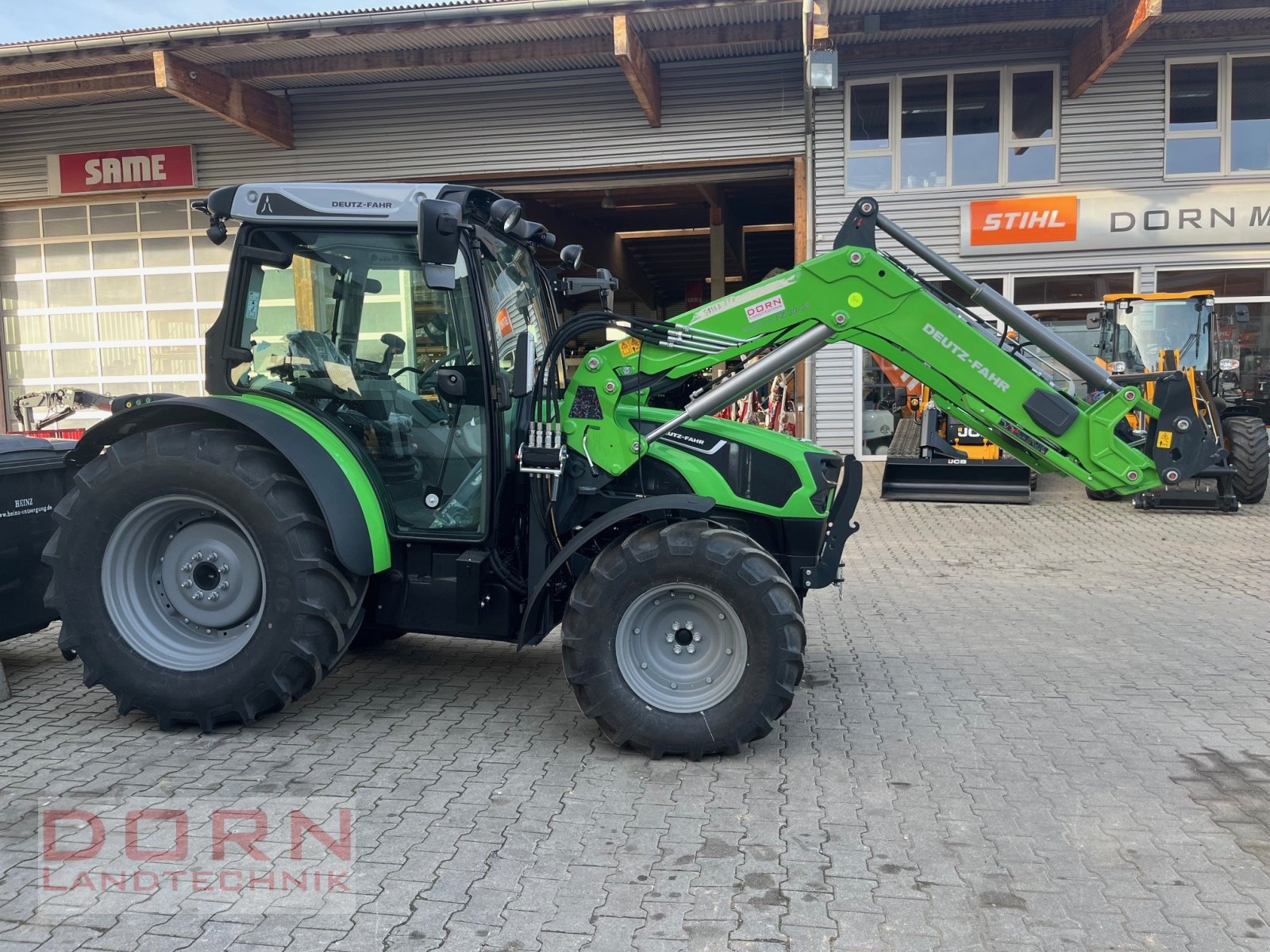 Traktor van het type Deutz-Fahr 5095 D TTV + Stoll 38-20 P 5 Jahre o%, Neumaschine in Bruckberg (Foto 3)