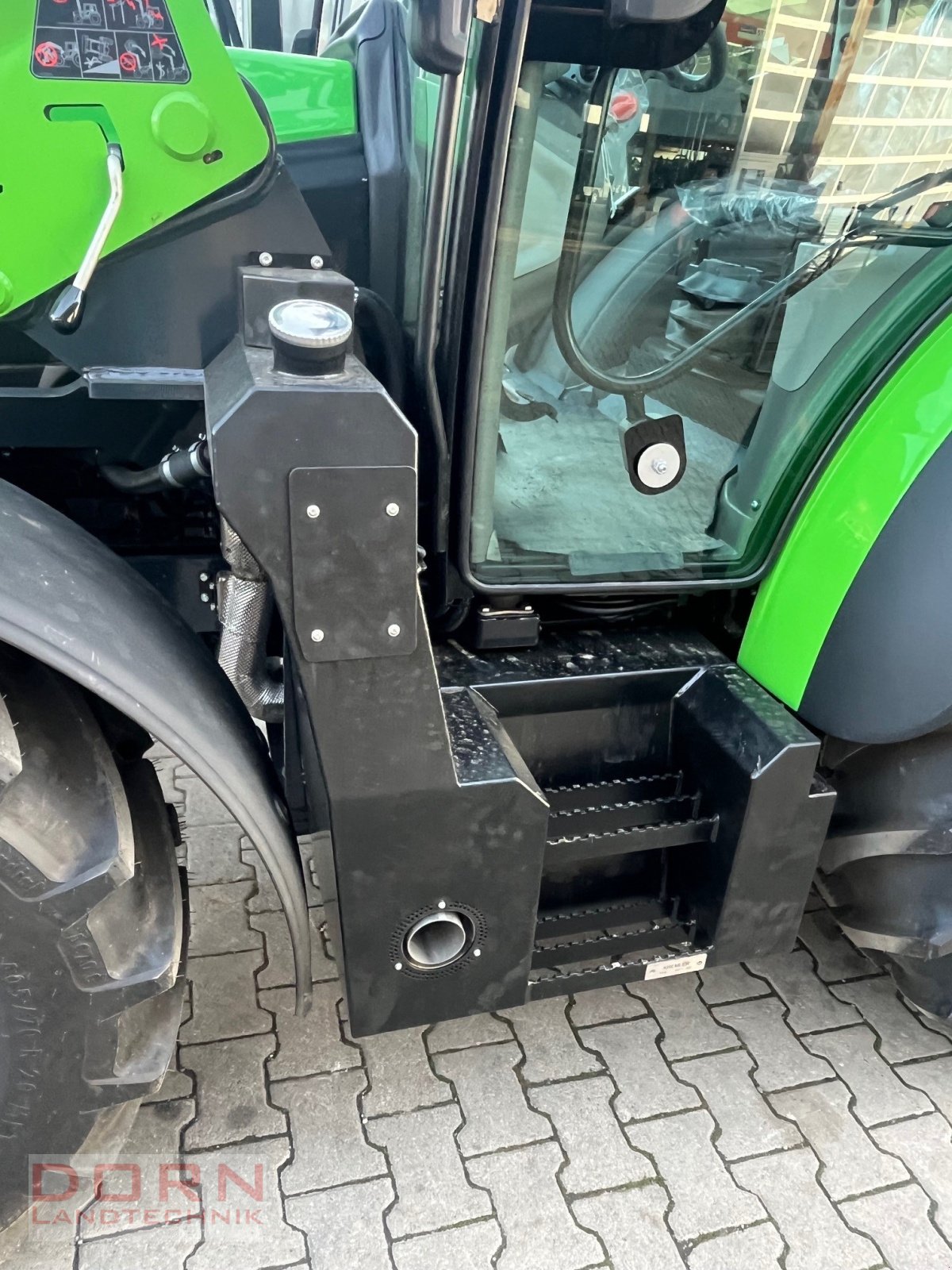 Traktor van het type Deutz-Fahr 5095 D TTV + Stoll 38-20 P 5 Jahre o%, Neumaschine in Bruckberg (Foto 4)