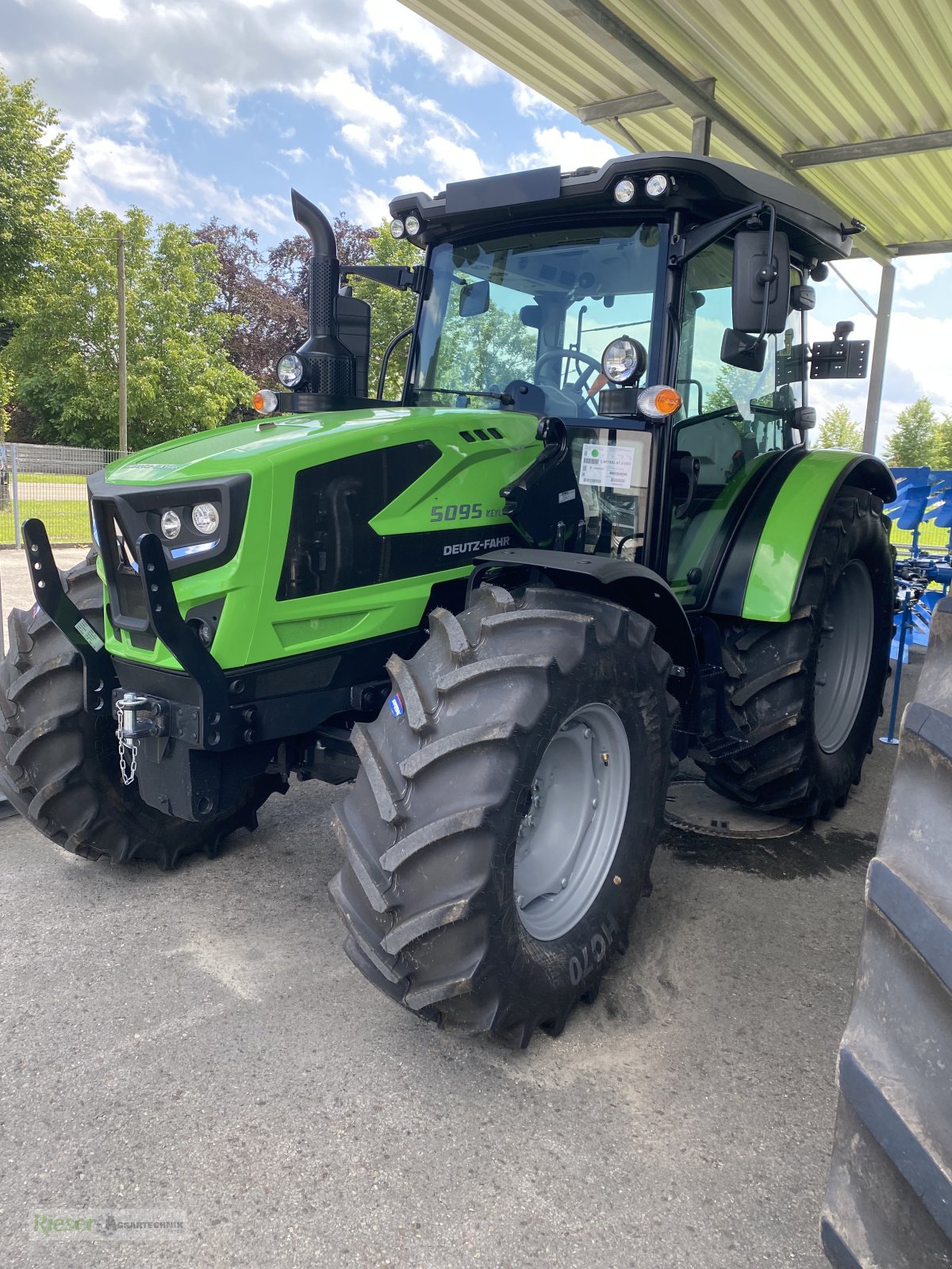 Traktor типа Deutz-Fahr 5095 GS KEYLINE, 4 Zylinder, 4 Liter, Komfortkabine mit Beifahrersitz, Neumaschine в Nördlingen (Фотография 2)