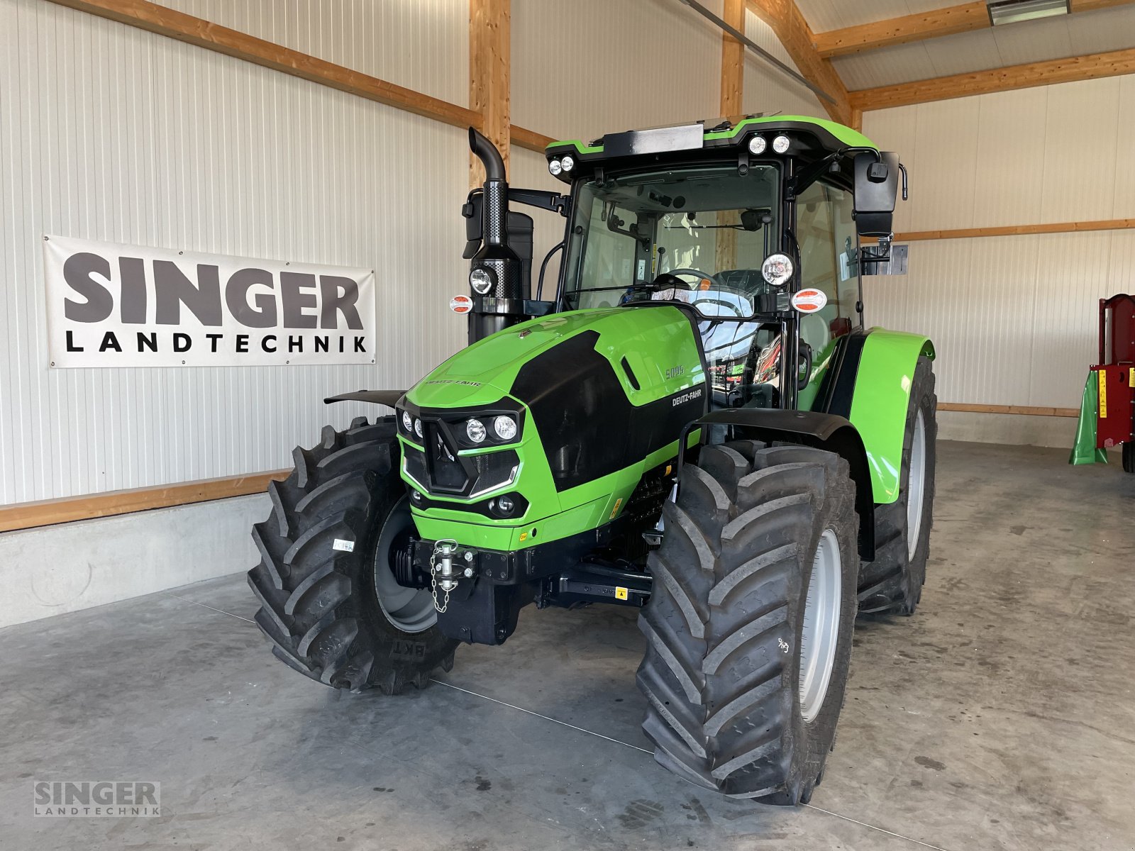 Traktor des Typs Deutz-Fahr 5095 GS, Neumaschine in Ebenhofen (Bild 2)