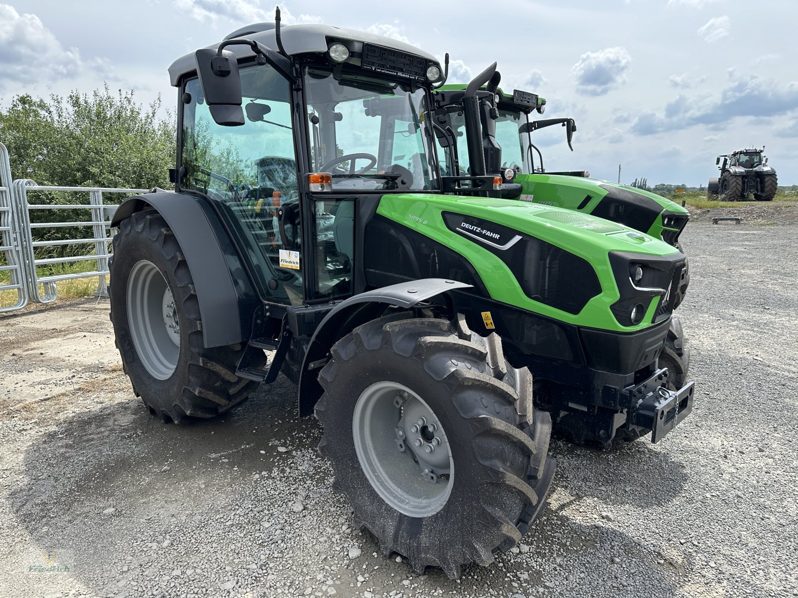 Traktor des Typs Deutz-Fahr 5095 GS, Neumaschine in Bad Lausick (Bild 4)