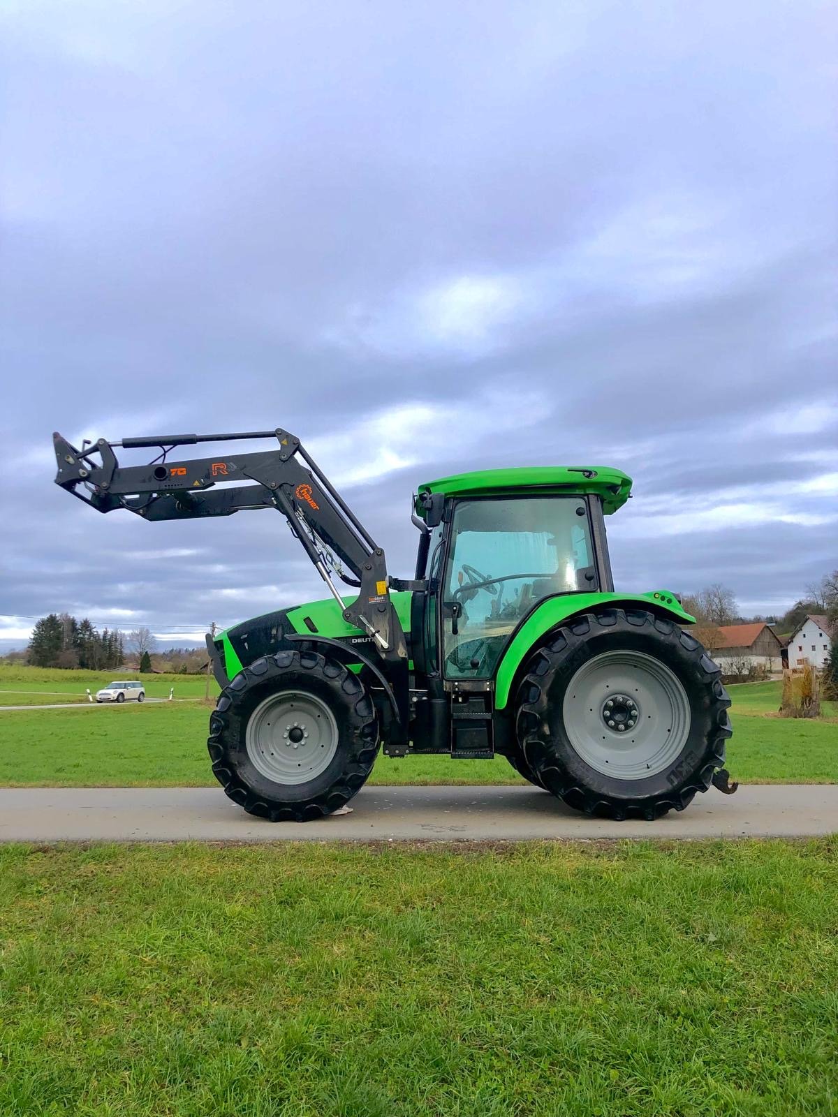 Traktor van het type Deutz-Fahr 5100 G, Gebrauchtmaschine in Ortenburg (Foto 1)