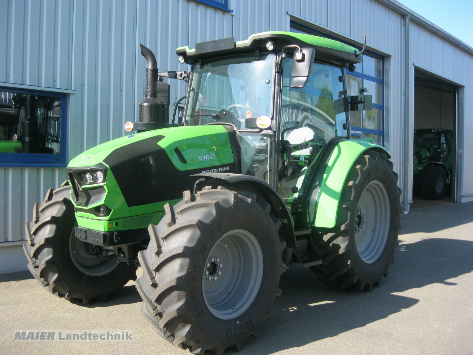 Traktor of the type Deutz-Fahr 5100 GS, Neumaschine in Dieterskirchen (Picture 2)