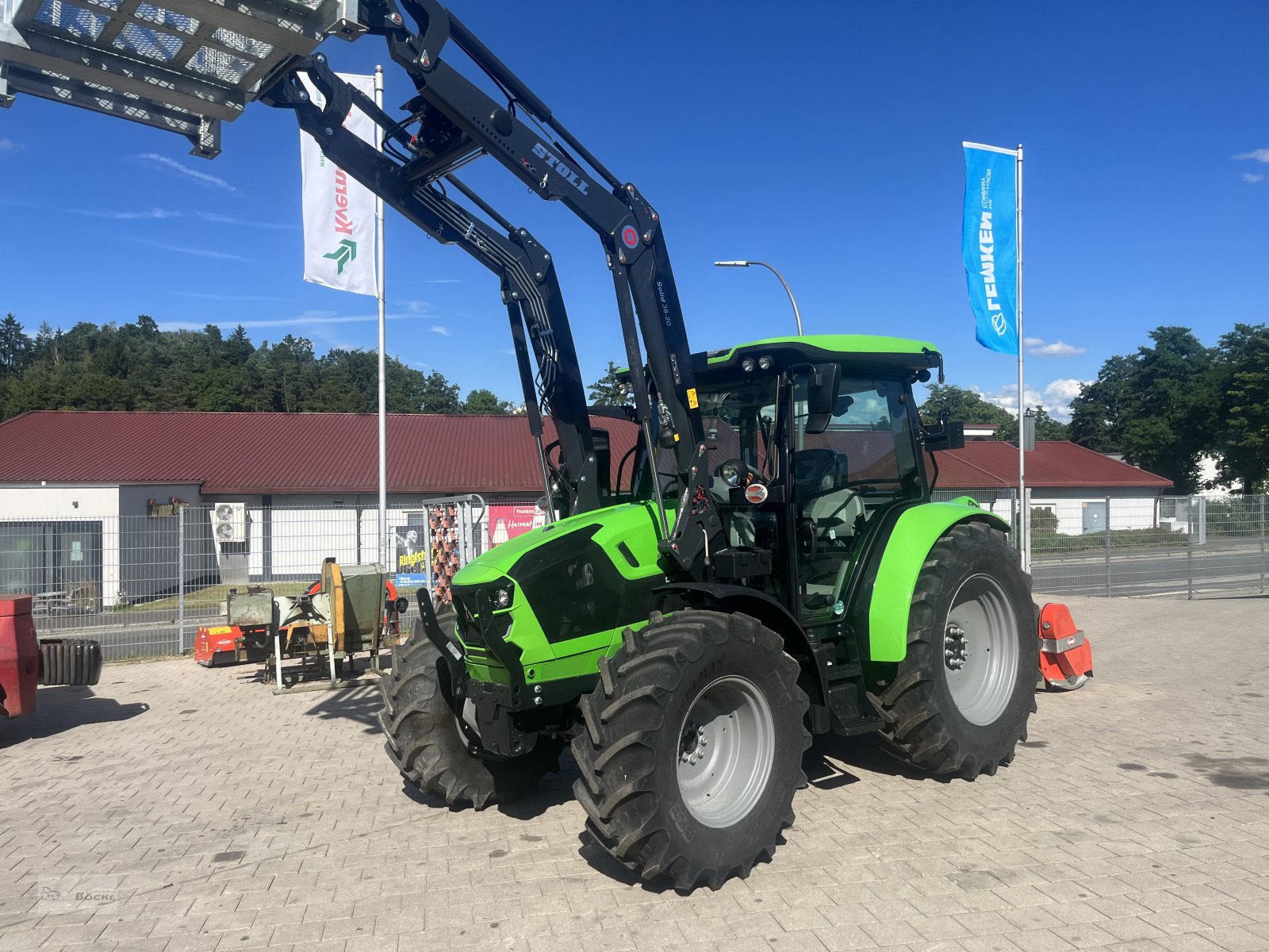 Traktor of the type Deutz-Fahr 5100 GS, Neumaschine in Erbendorf (Picture 1)