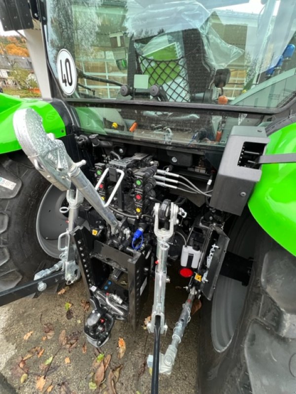 Traktor des Typs Deutz-Fahr 5100, Neumaschine in Offenhausen (Bild 4)