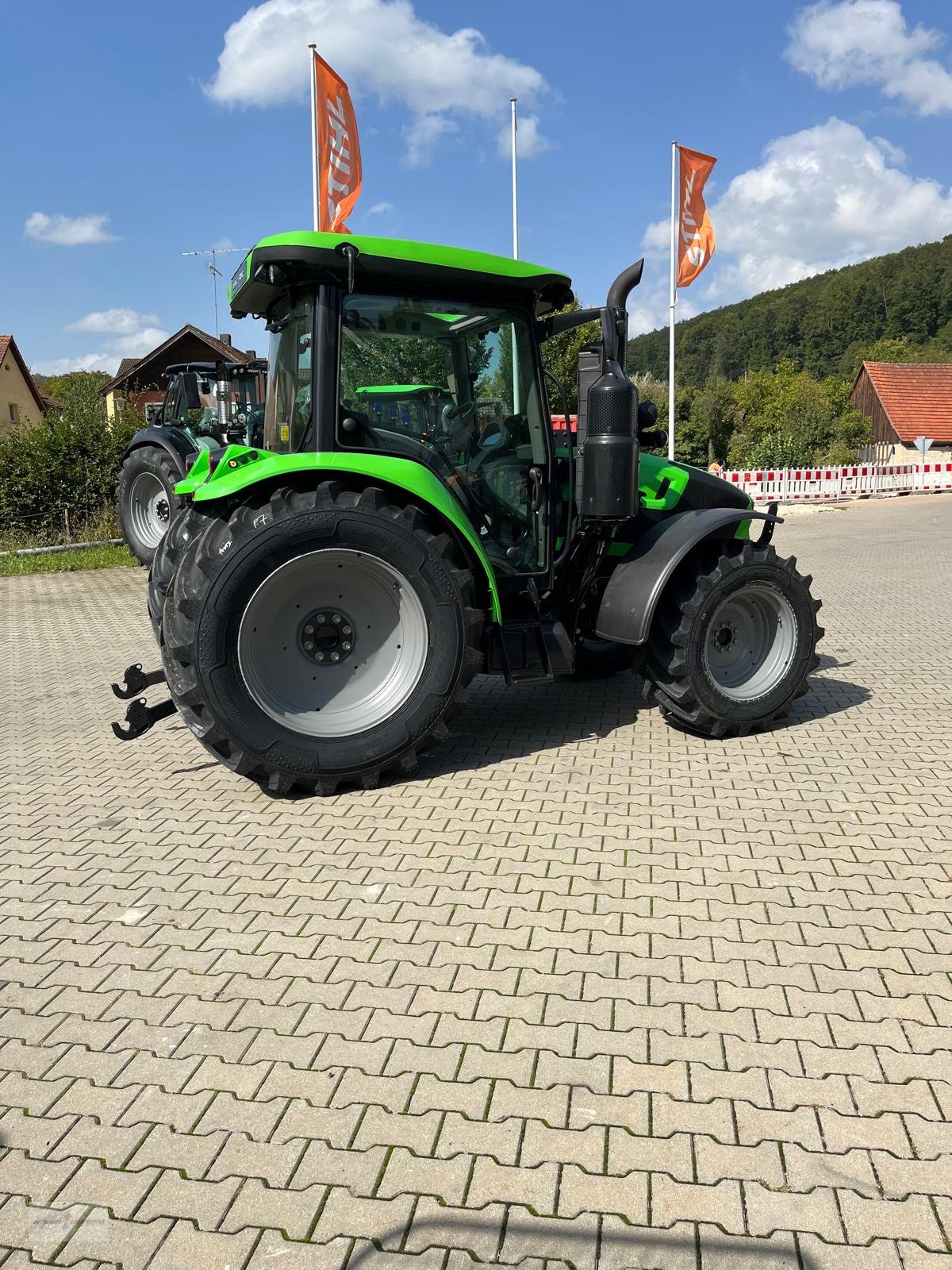 Traktor of the type Deutz-Fahr 5100, Neumaschine in Treuchtlingen (Picture 7)