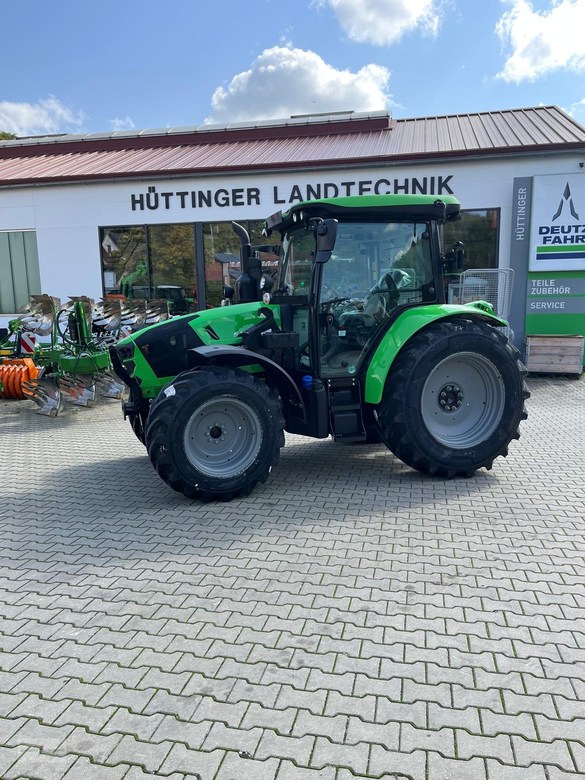 Traktor of the type Deutz-Fahr 5100, Neumaschine in Treuchtlingen (Picture 11)