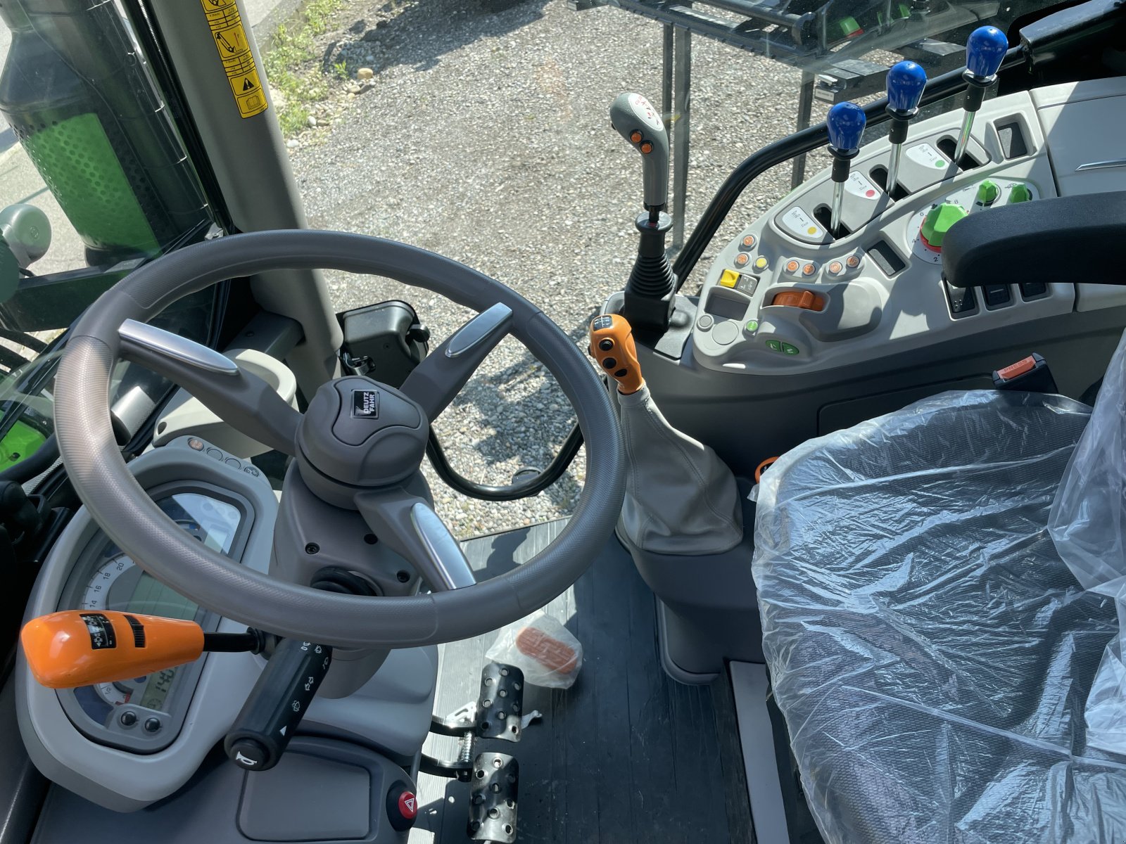 Traktor tipa Deutz-Fahr 5100, Neumaschine u Ochsenhausen (Slika 10)