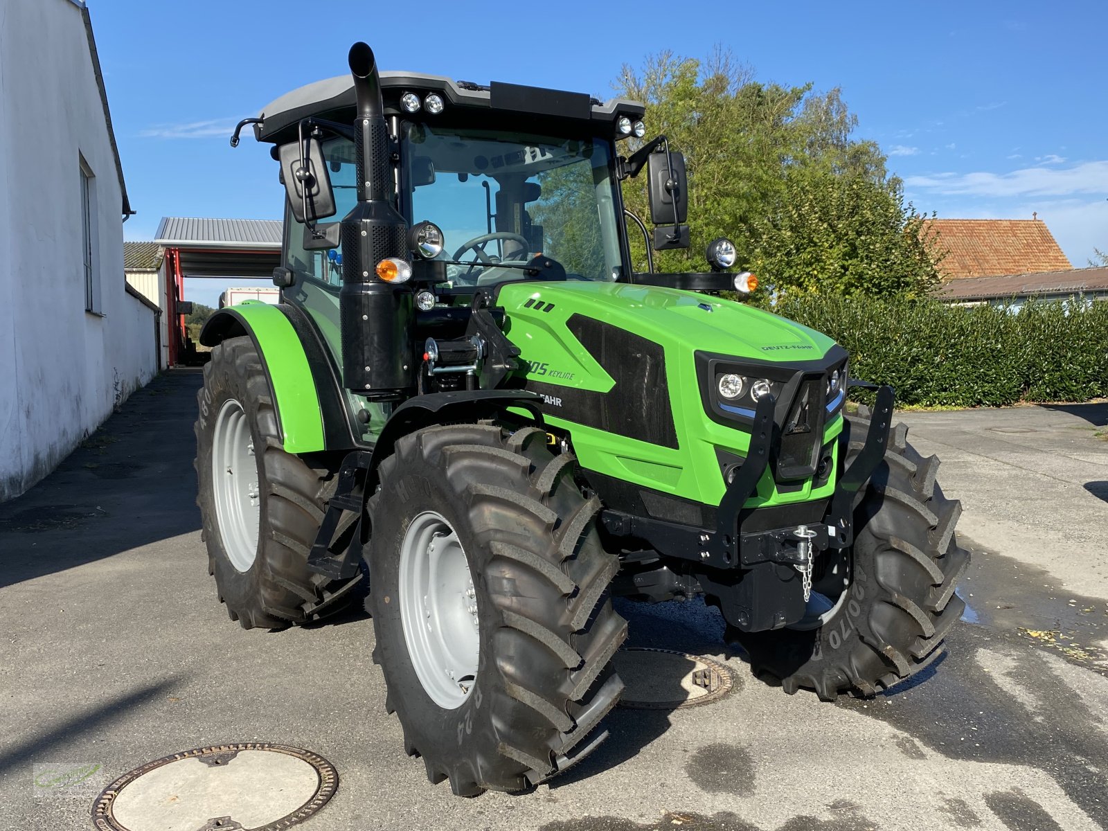 Traktor van het type Deutz-Fahr 5105 D KEYLINESONDERHERBSTAKTION, Neumaschine in Neustadt (Foto 1)